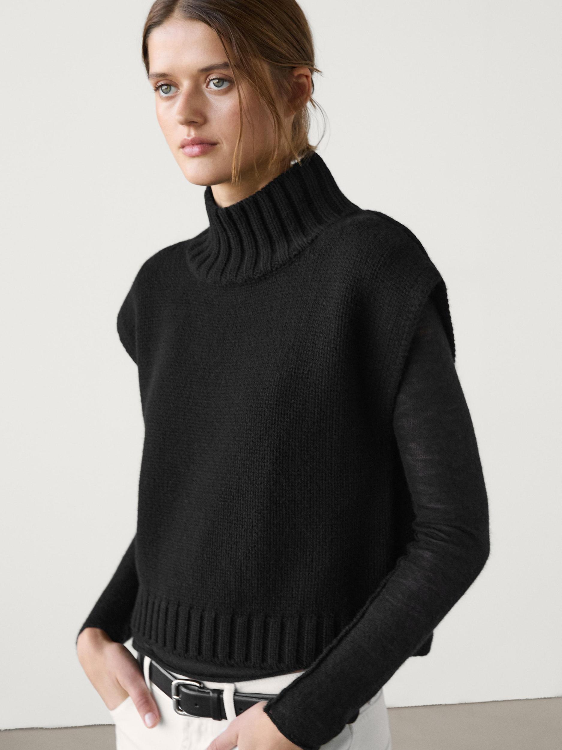 High neck knit vest Product Image