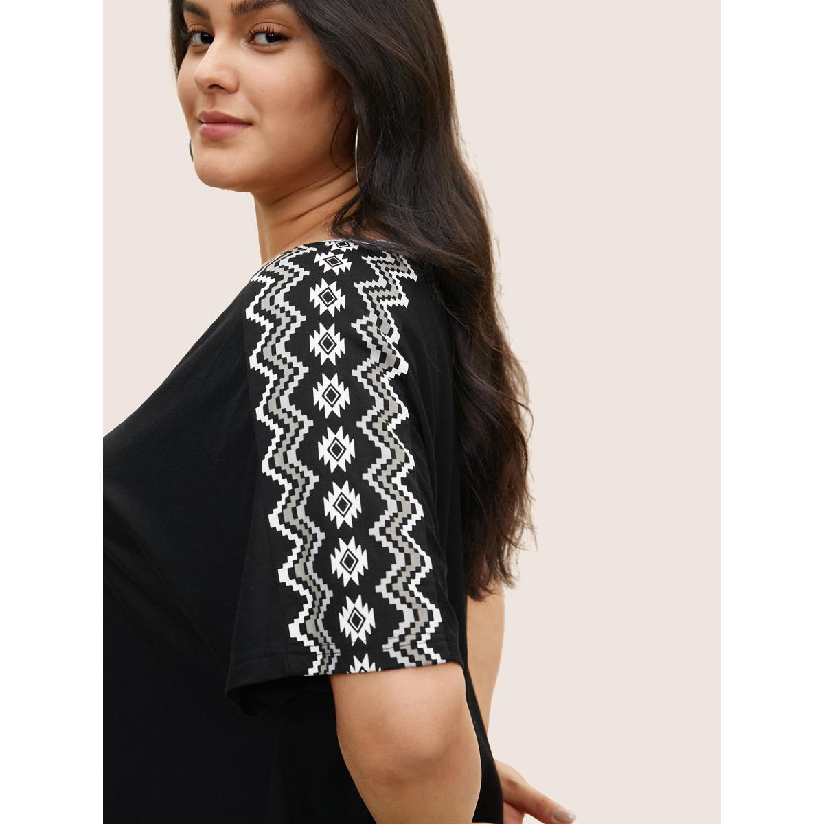 Plus Size Geometric Print Batwing Sleeve T-shirt Black Women Resort Plain V-neck Vacation T-shirts BloomChic 14-16/1X Product Image
