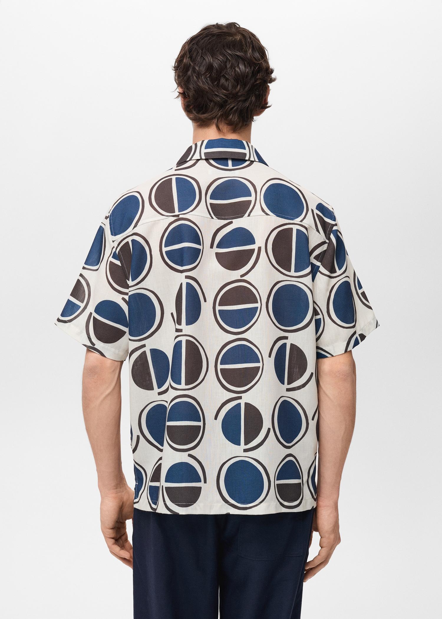Printed short-sleeved shirt - Men | MANGO USA Product Image