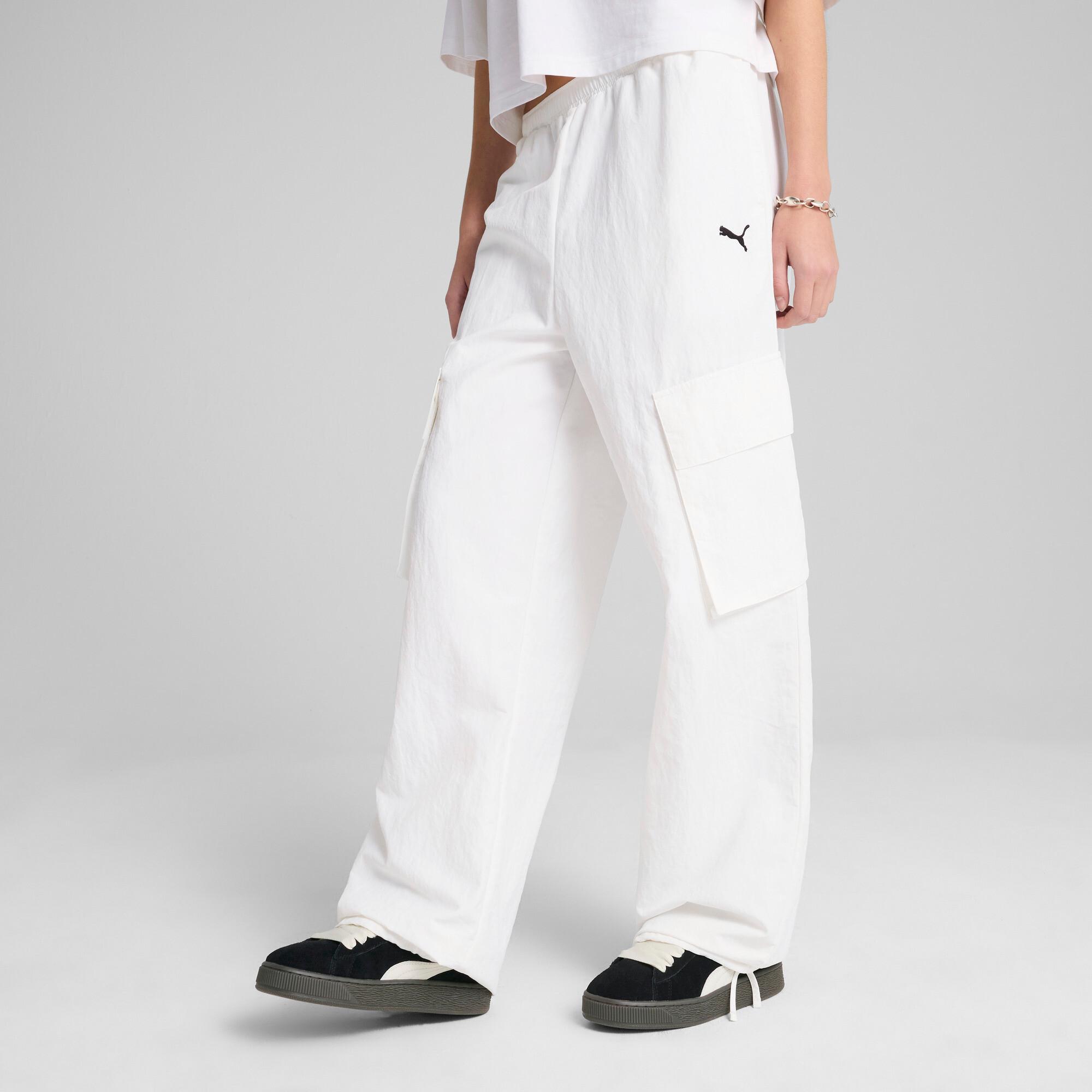 Wardrobe Essentials Women's Relaxed Woven Cargo Pants Product Image