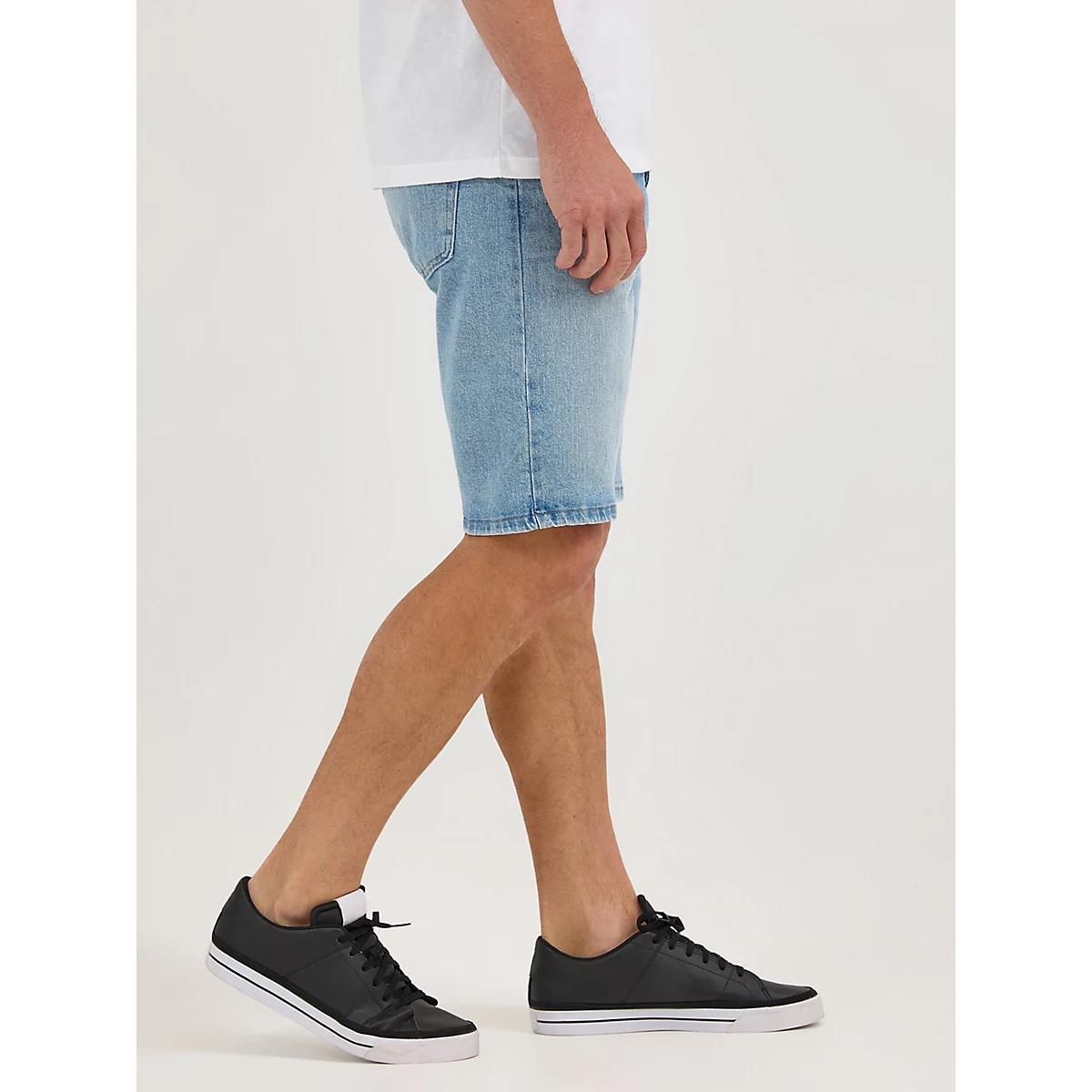 Men's Wrangler® Five Star Premium 5-pocket Relaxed Denim Short in Worn Light Product Image