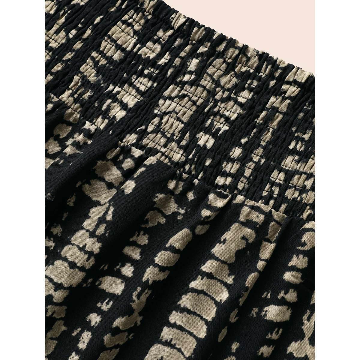 Plus Size Geometric Shirred Ruffle Layered Hem Skirt Women Black Casual Shirred No stretch Slanted pocket Everyday Skirts BloomChic 28/5X Product Image