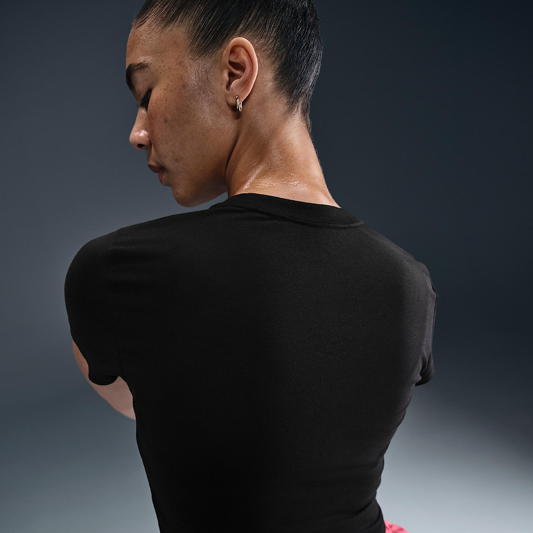 Nike After Dark Tour Women's Slim Short-Sleeve Cropped T-Shirt Product Image