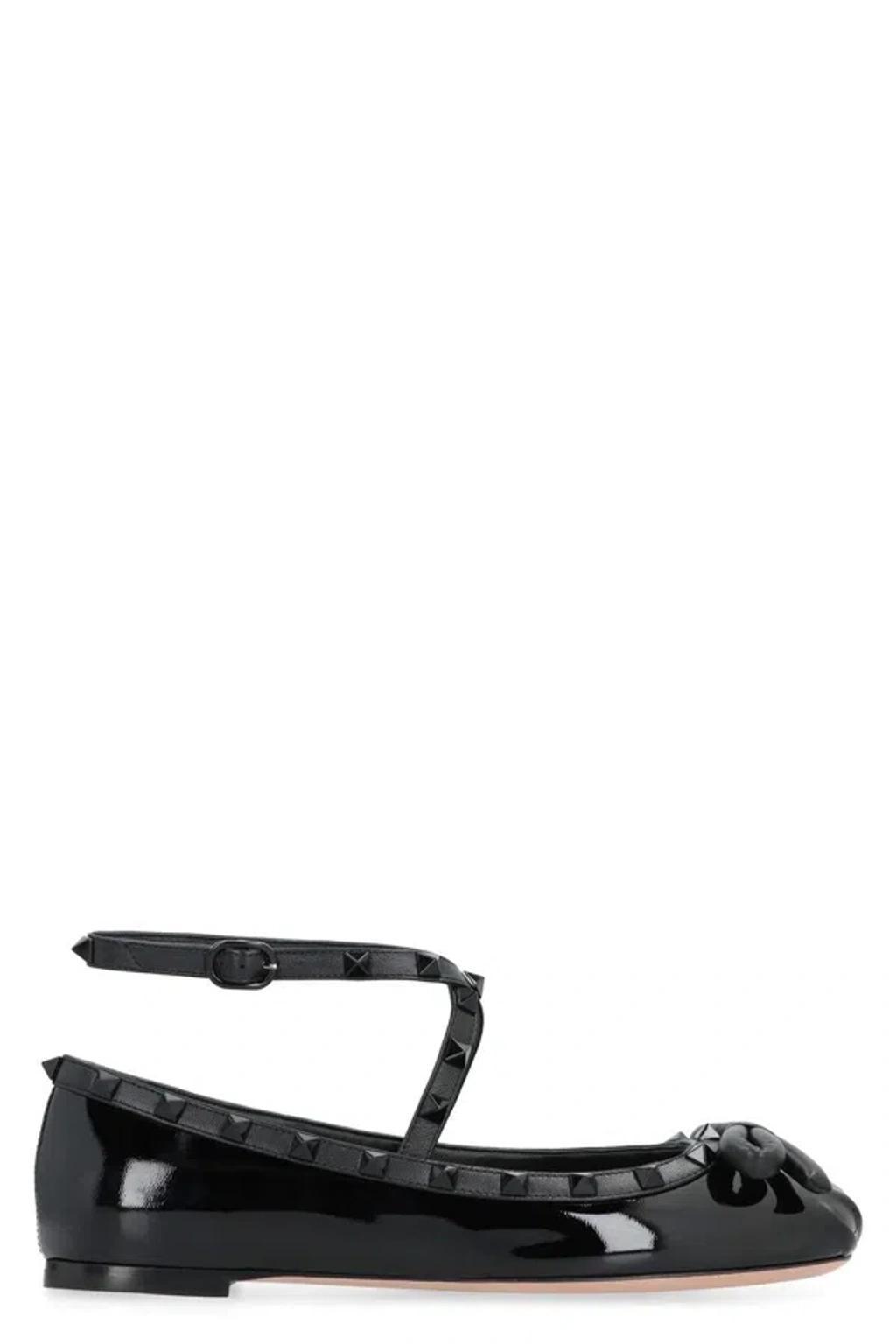 VALENTINO GARAVANI Rockstud Patent Leather Ballerina Shoes In Black Product Image
