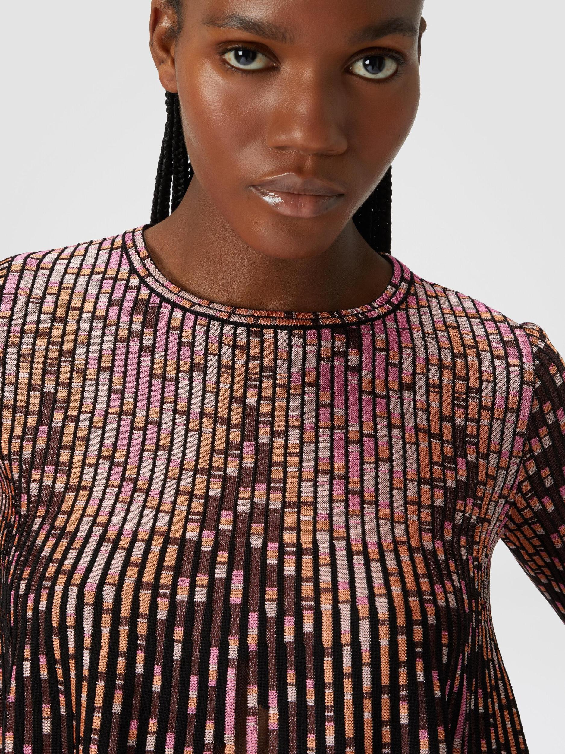 Flared knit with partialized zigzag pattern Product Image