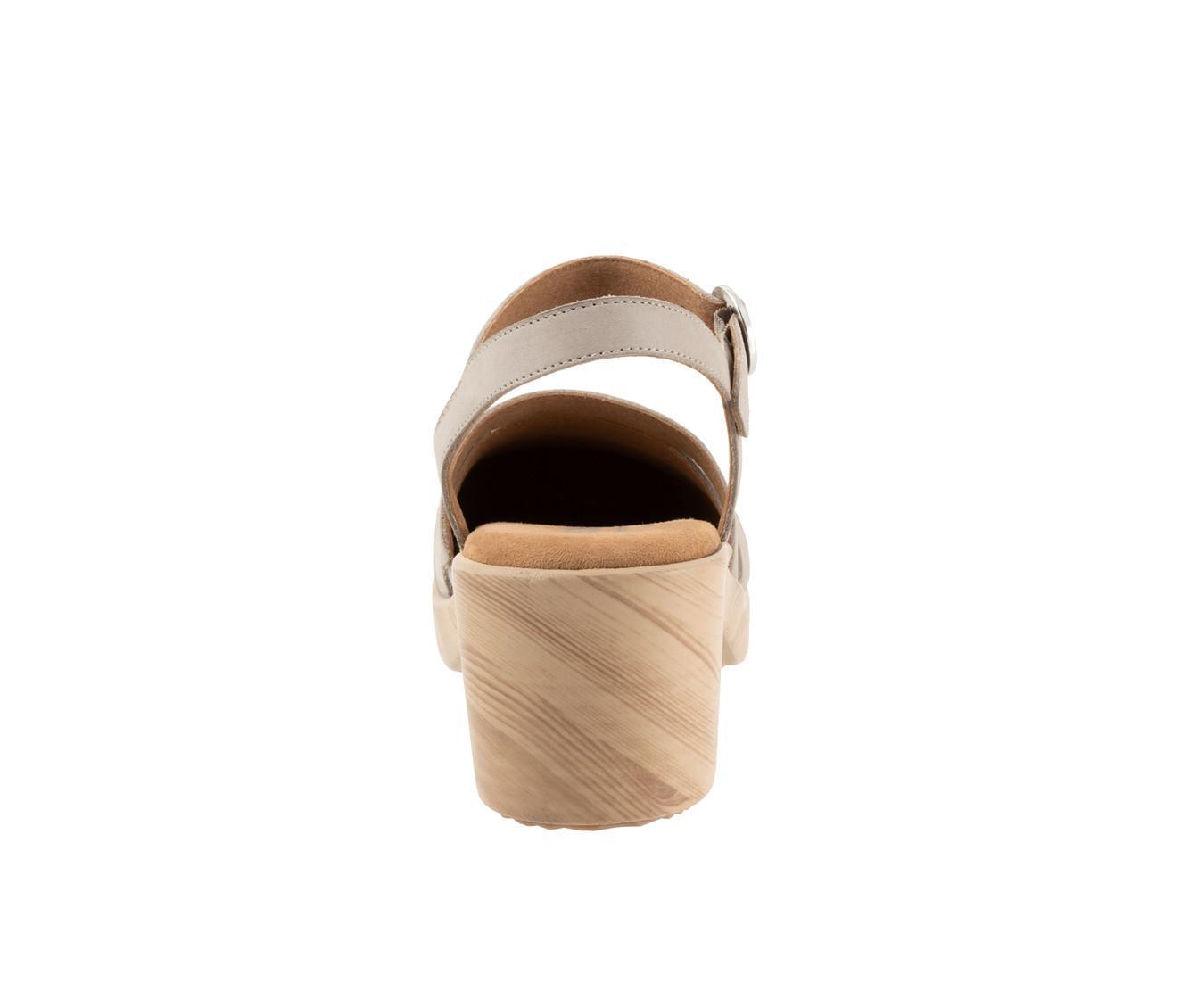 Women's Softwalk Fillmore Clogs Product Image