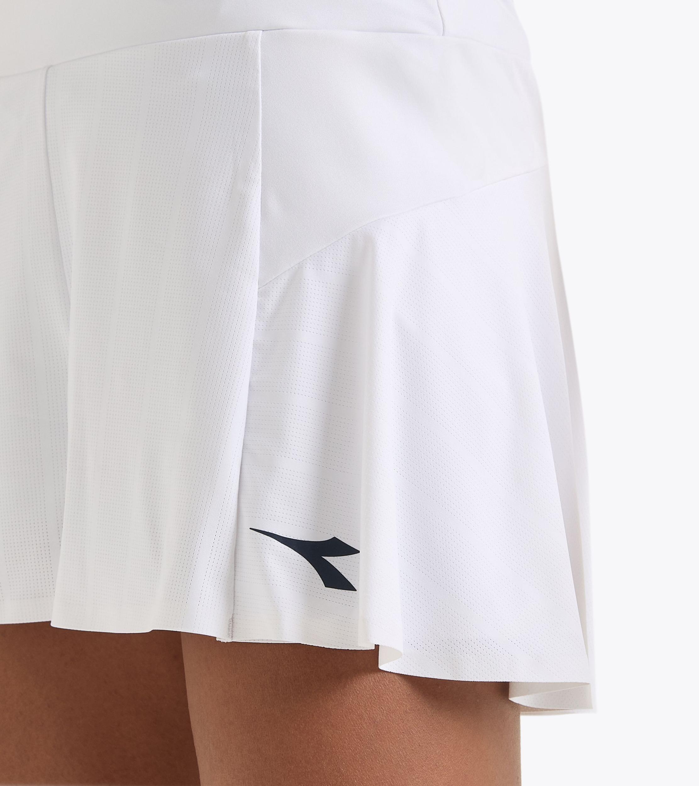 L. SKORT ICON Product Image