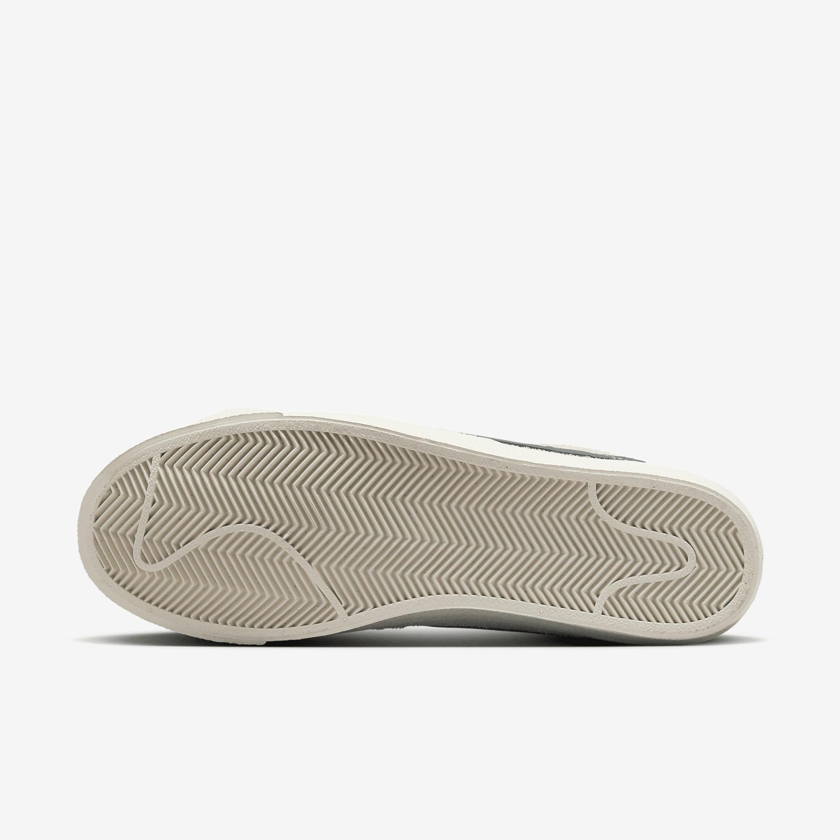 Nike Women's Blazer Low '77 Vintage Shoes Product Image
