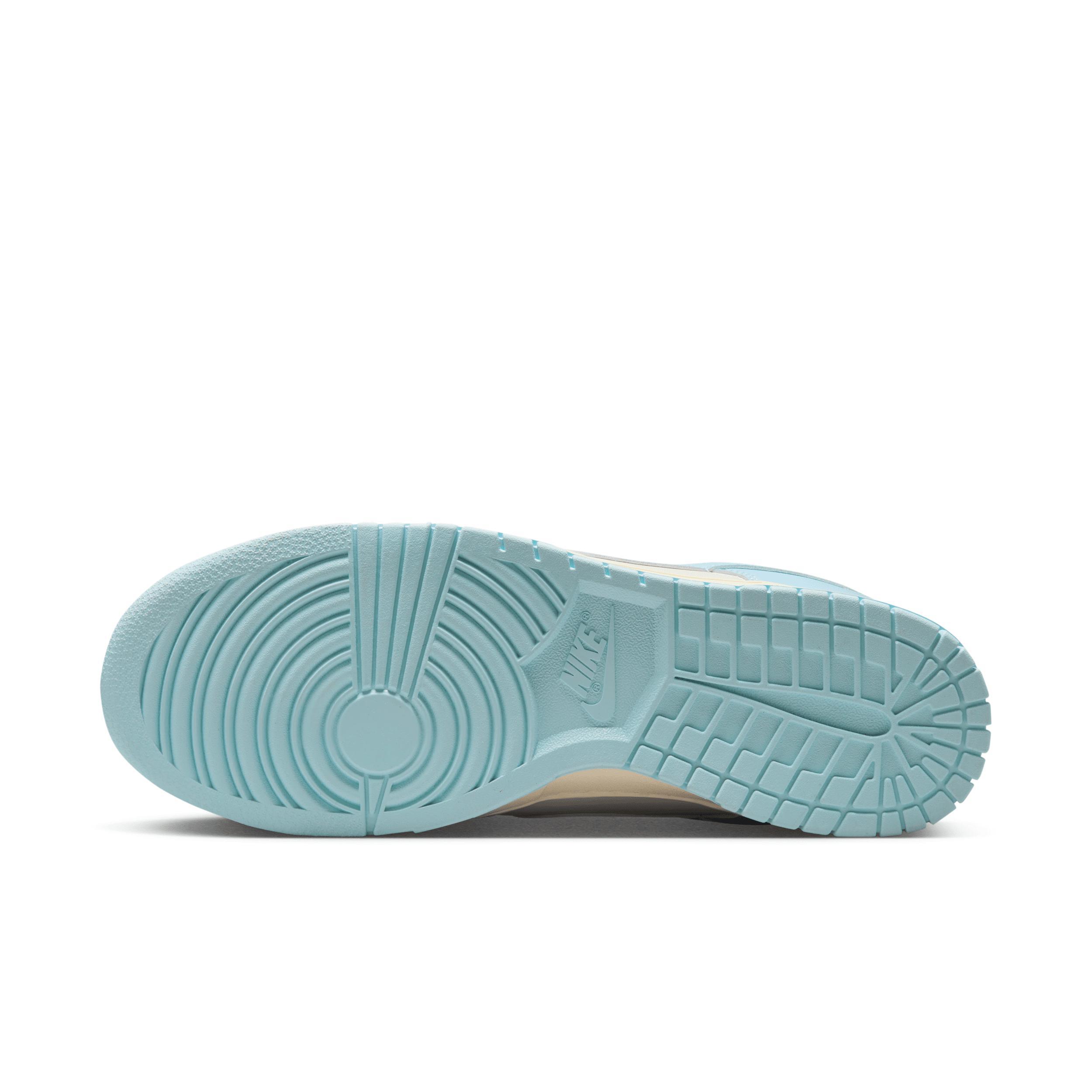 Nike Men's Dunk Low Retro Shoes Product Image