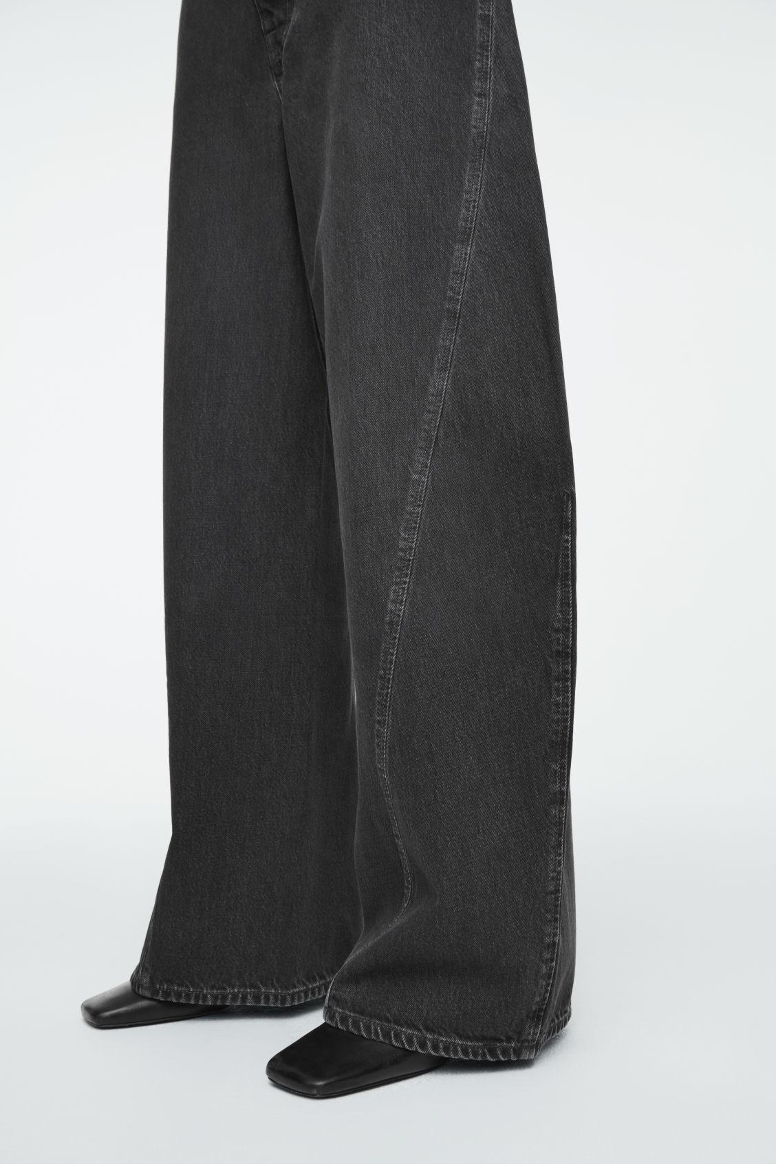 TWIST BARREL-LEG JEANS Product Image