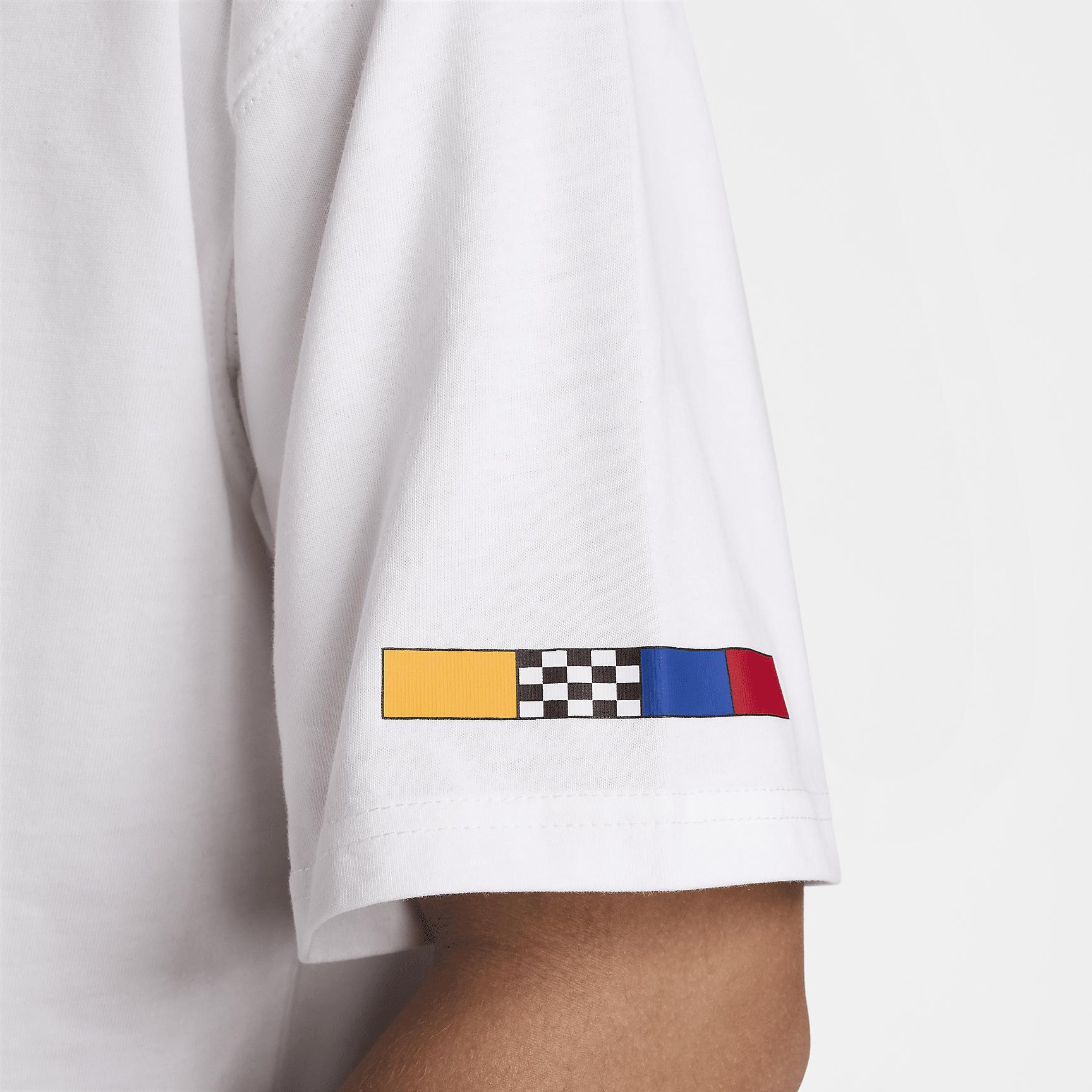 Nike Sportswear Men's T-Shirt Product Image