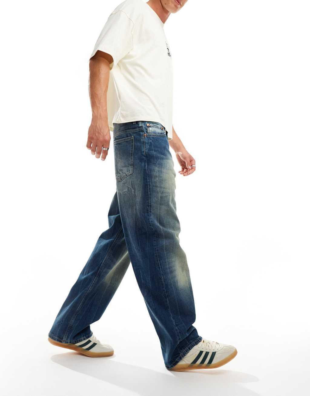 Weekday Sphere low waist loose fit jeans in blue streaky wash Product Image