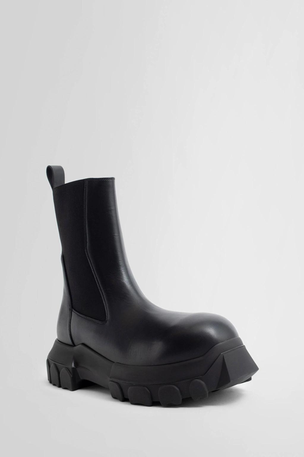 Man Black Boots Product Image
