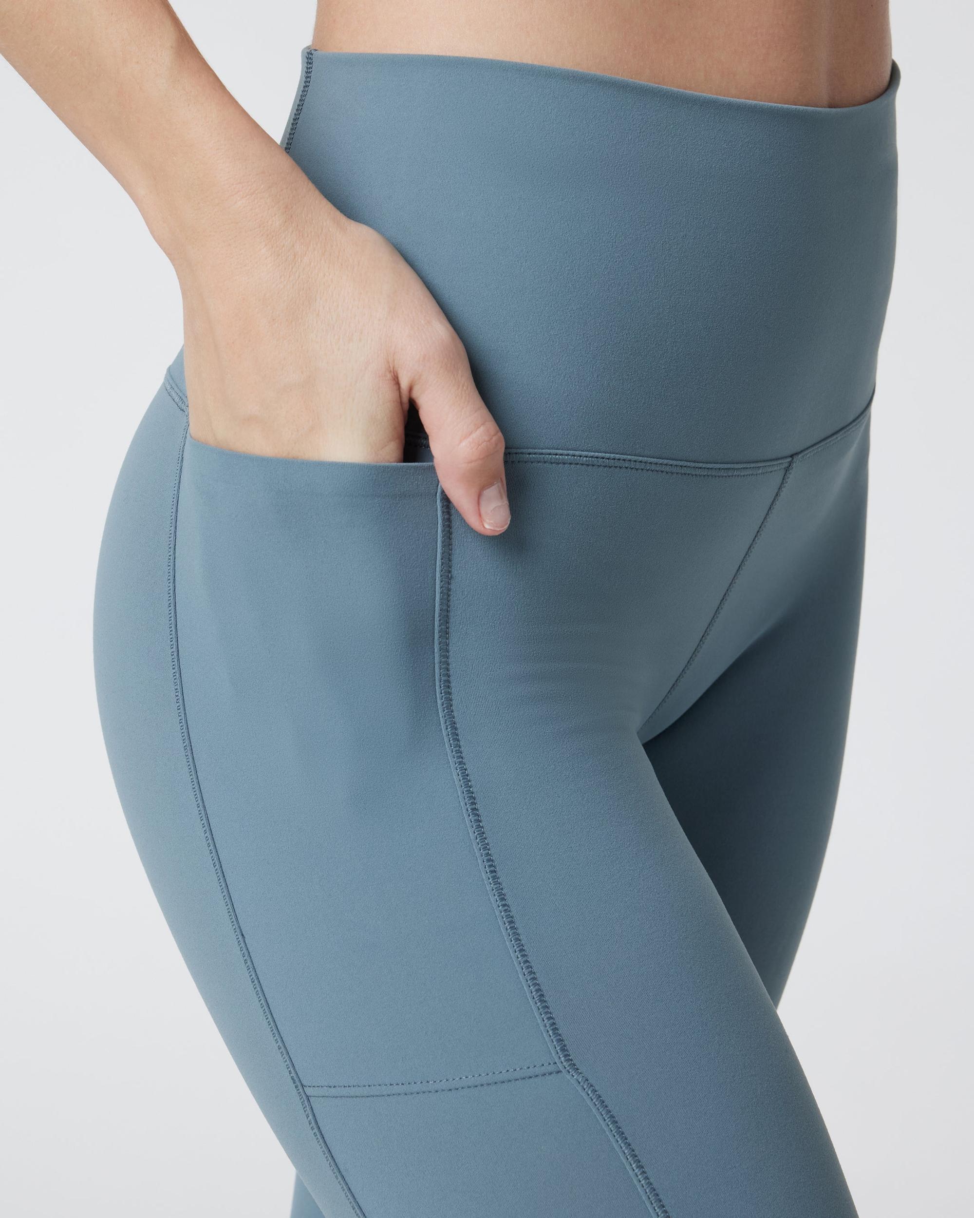Studio Pocket Legging-Short Product Image
