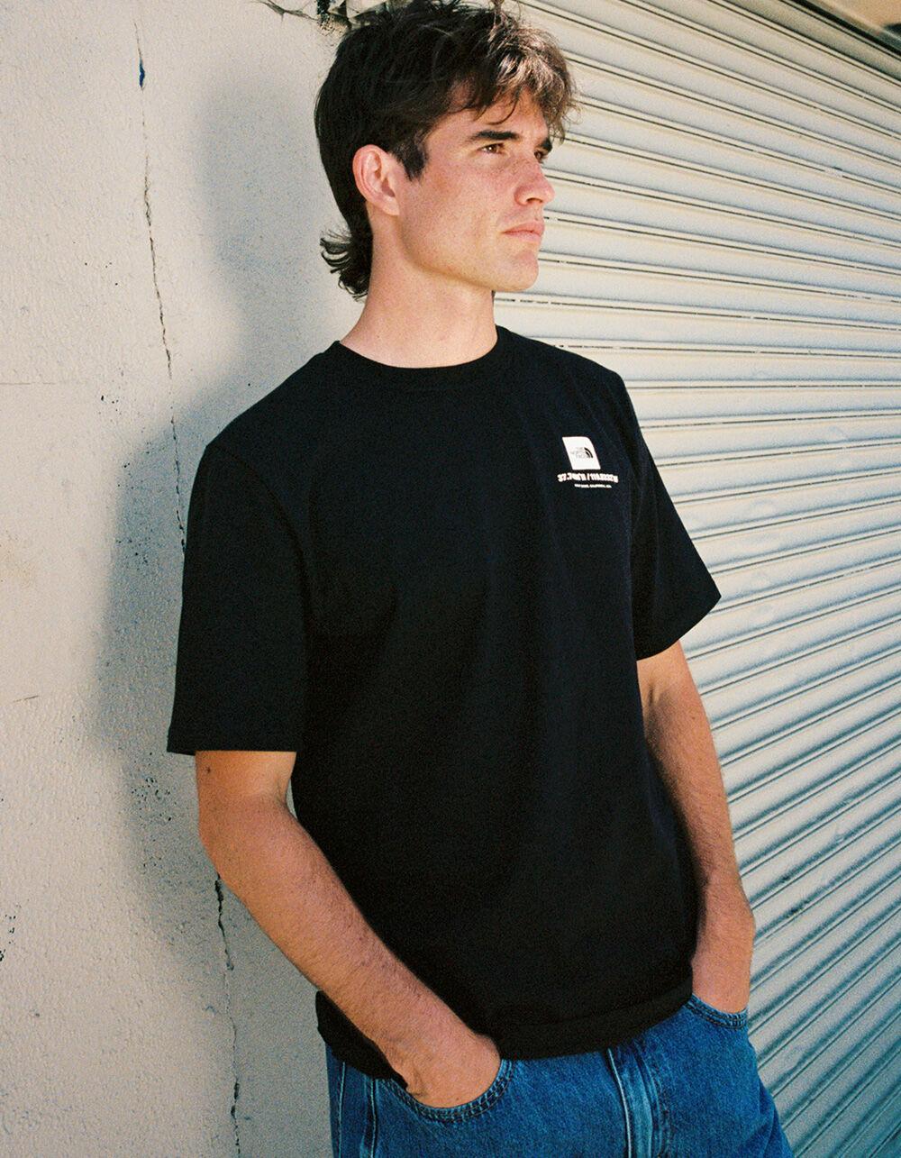 THE NORTH FACE Coordinates Mens Tee - BURGUNDY Product Image