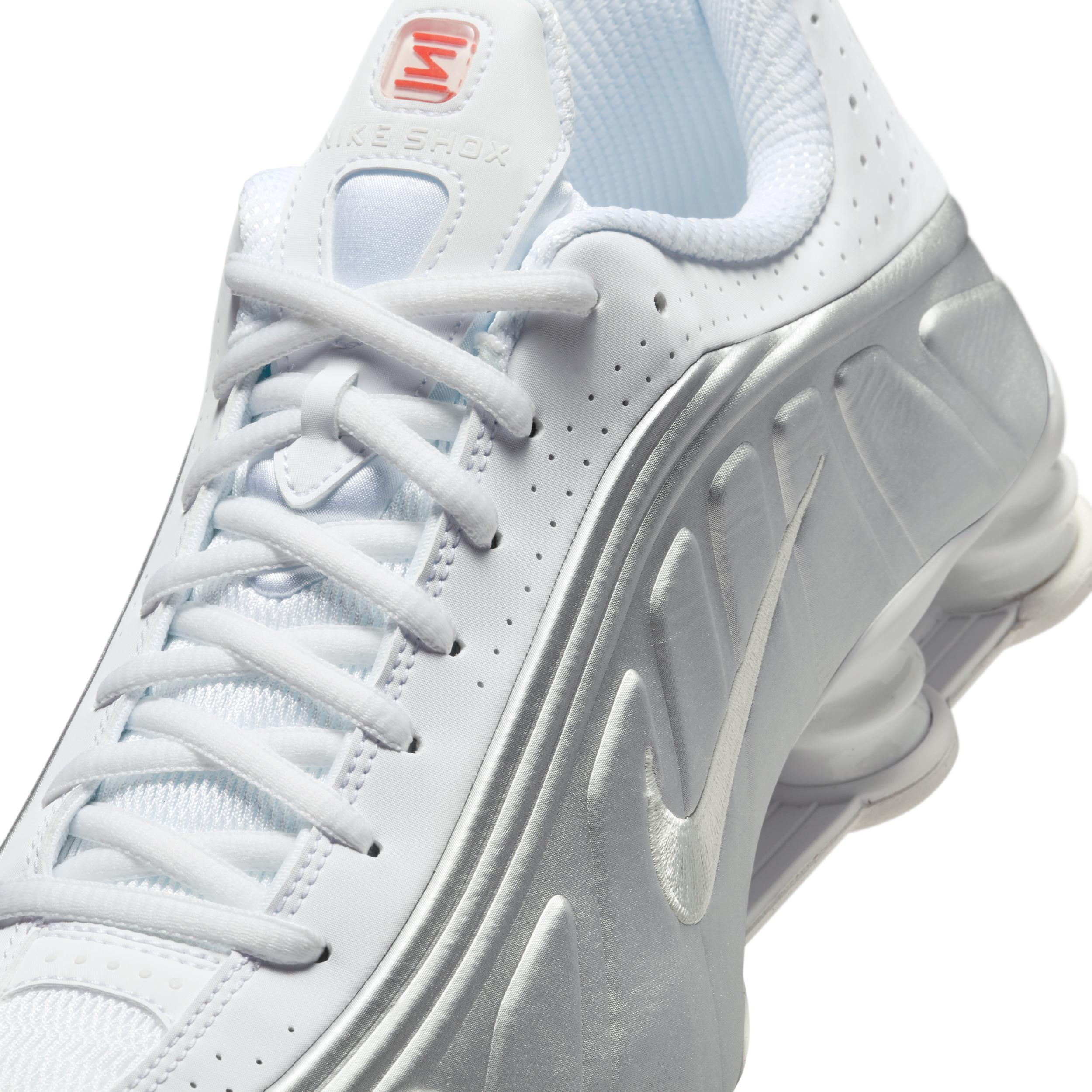Nike Men's Shox R4 Shoes Product Image