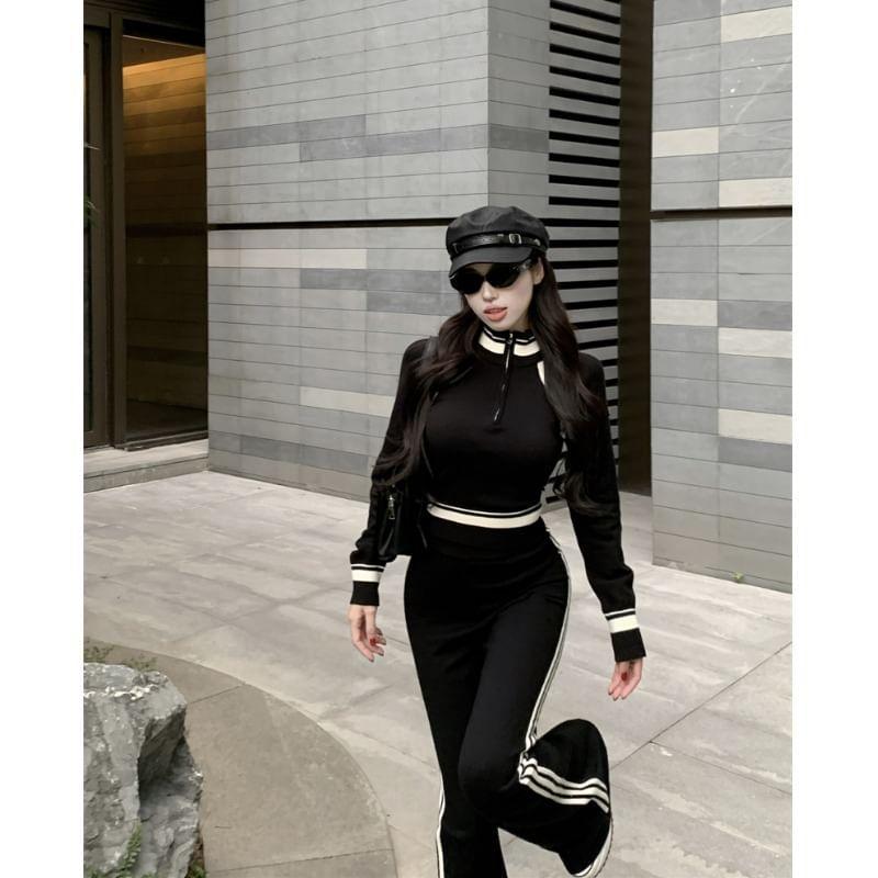 Long-Sleeve Mock Neck Two Tone Half-Zip Crop Slim Fit Tee Product Image