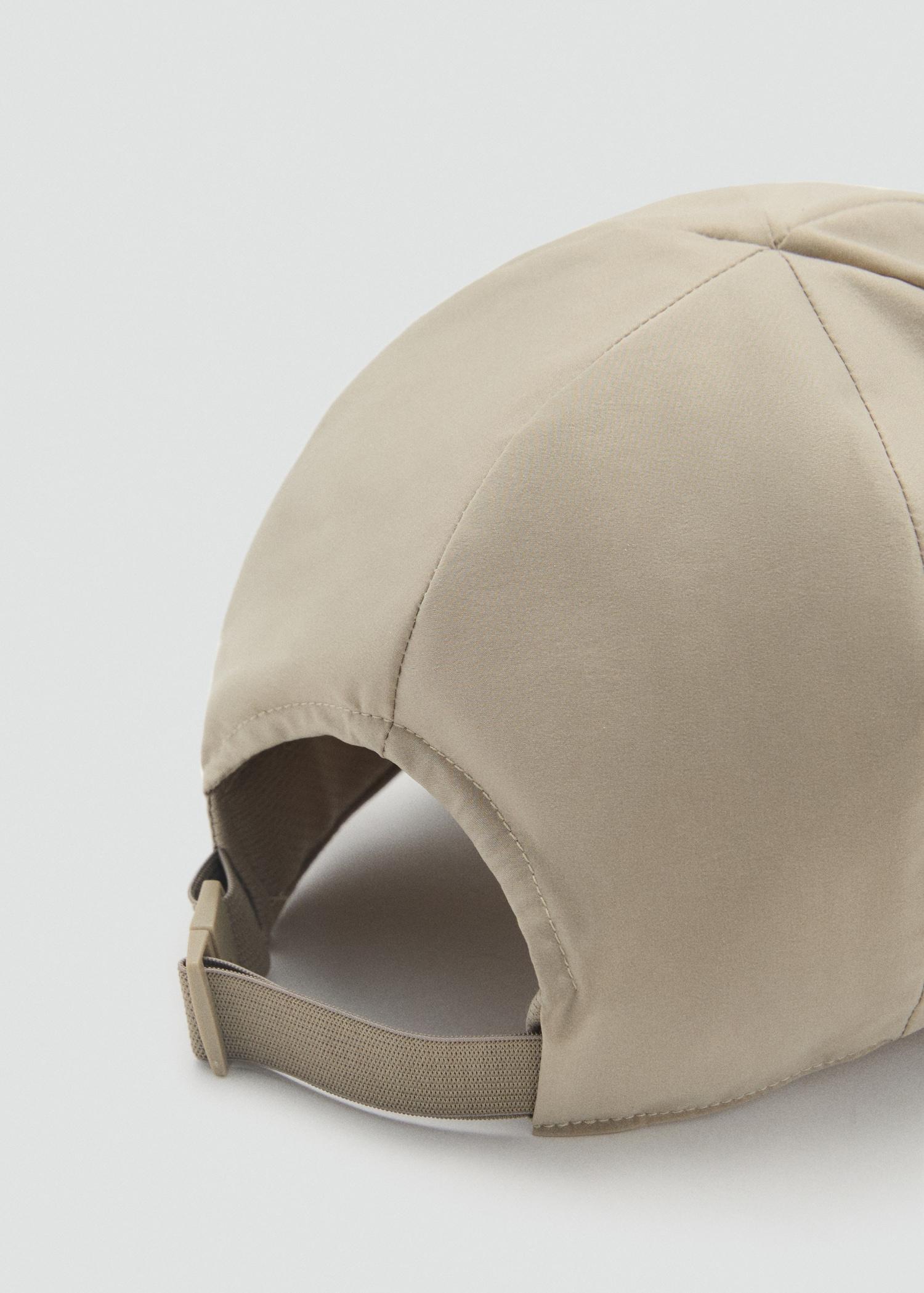 Cap with visor - Men | MANGO USA Product Image