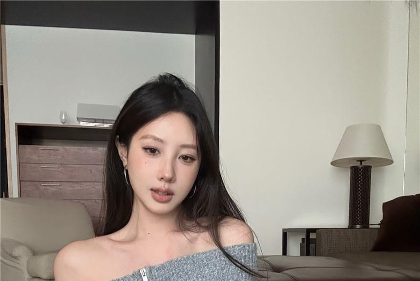 Off-Shoulder Long-Sleeve Plain Zip-Up Sweater Product Image