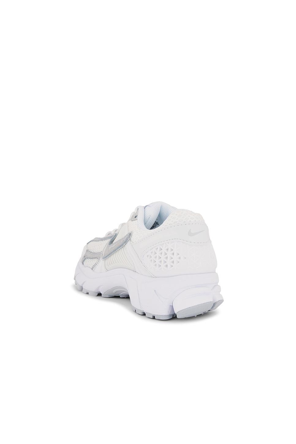 Zoom Vomero 5 Gold Sneaker Nike Product Image