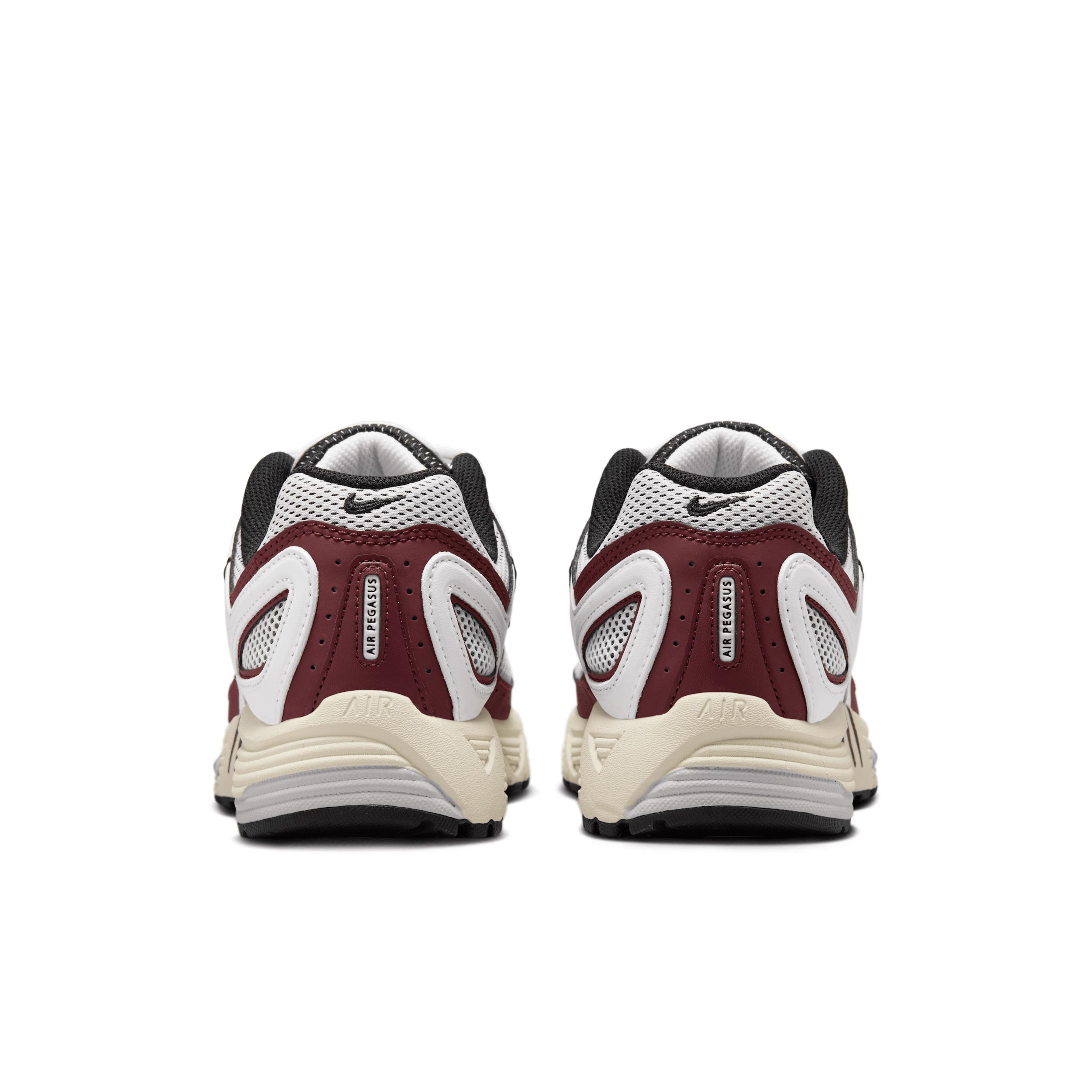 Nike Women's Air Pegasus 2005 Shoes Product Image
