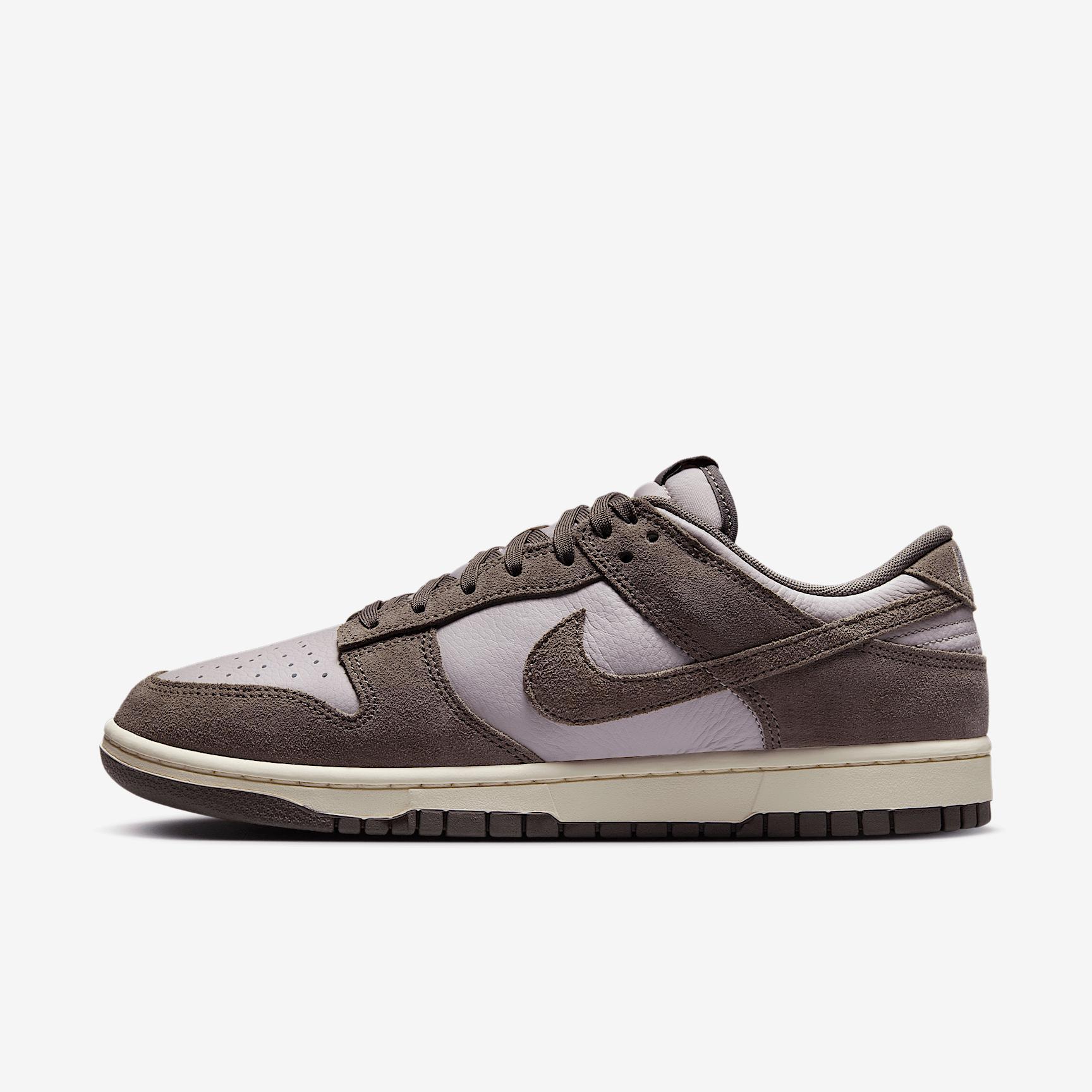 Nike Men's Dunk Low Retro SE Leather/Suede Shoes Product Image