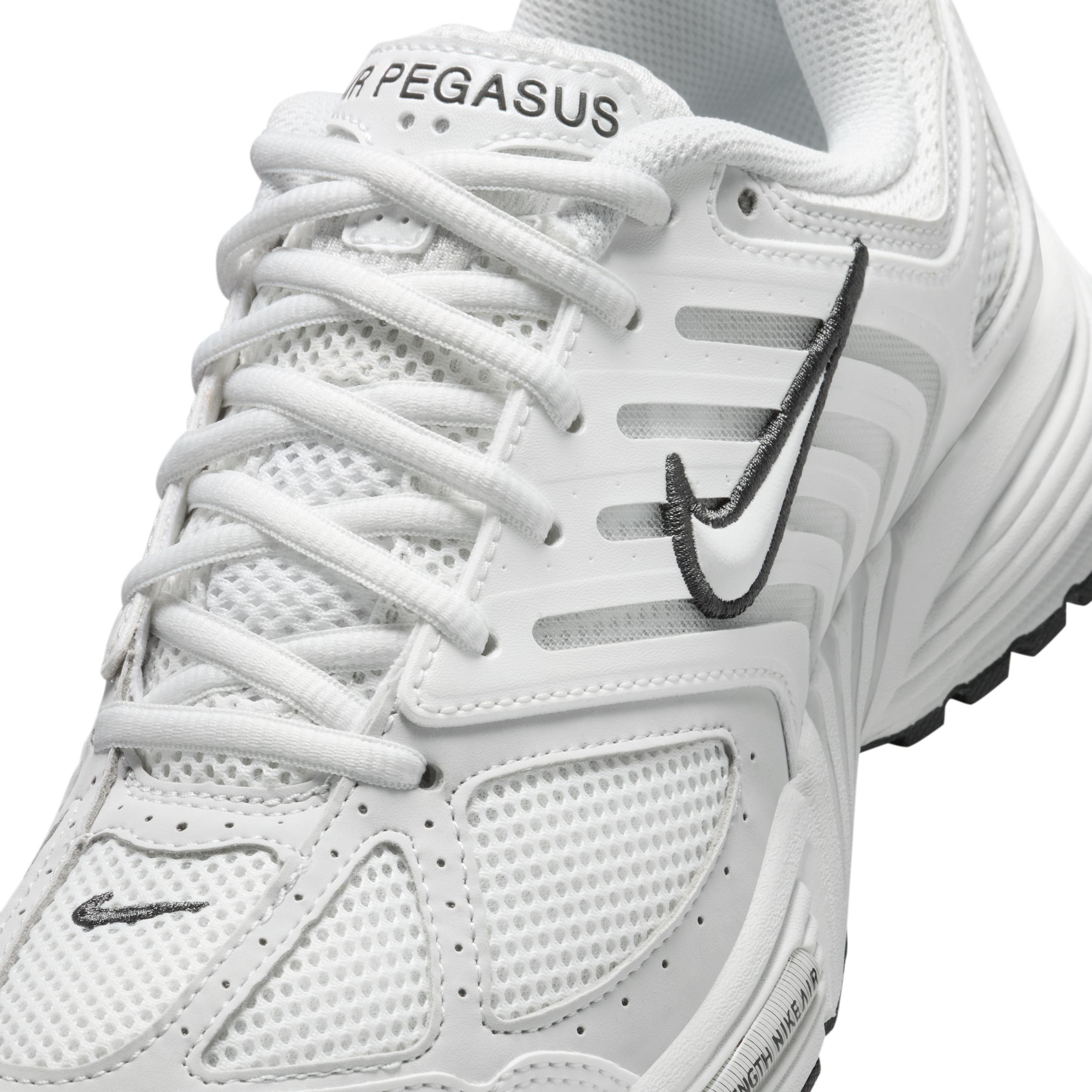 Nike Women's Air Pegasus 2005 Shoes Product Image
