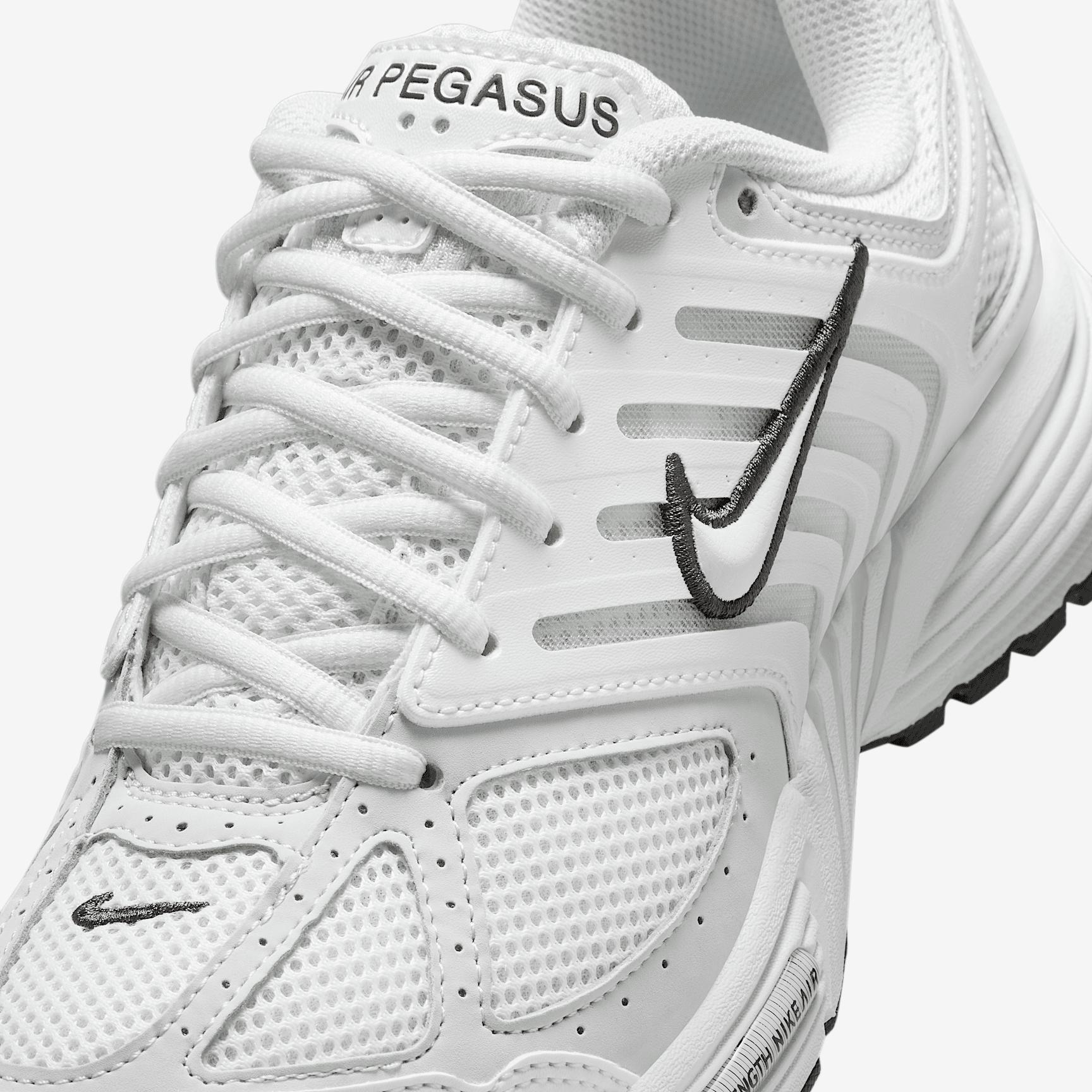 Nike Women's Air Pegasus 2005 Shoes Product Image