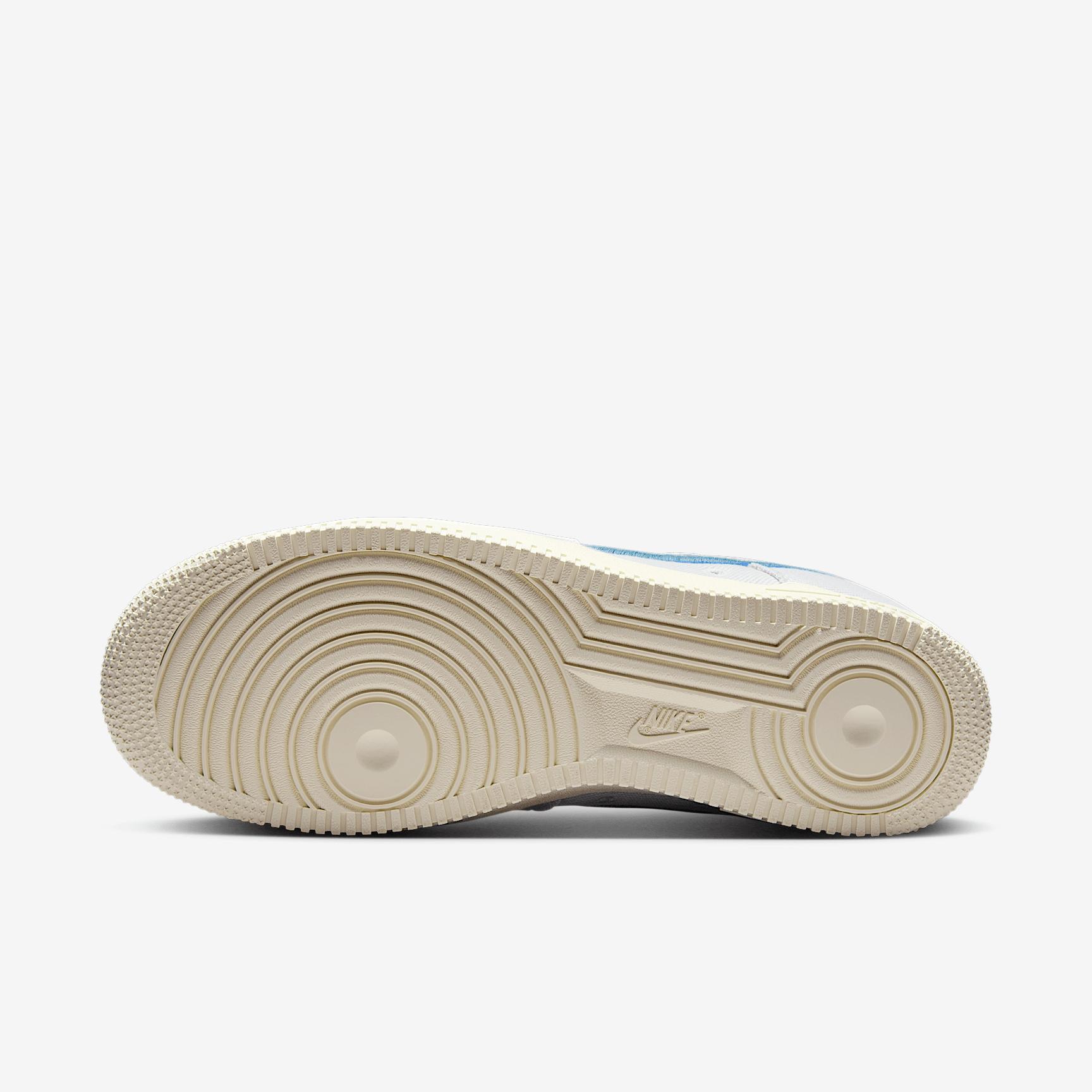 Nike Men's Air Force 1 Low Canvas Shoes Product Image