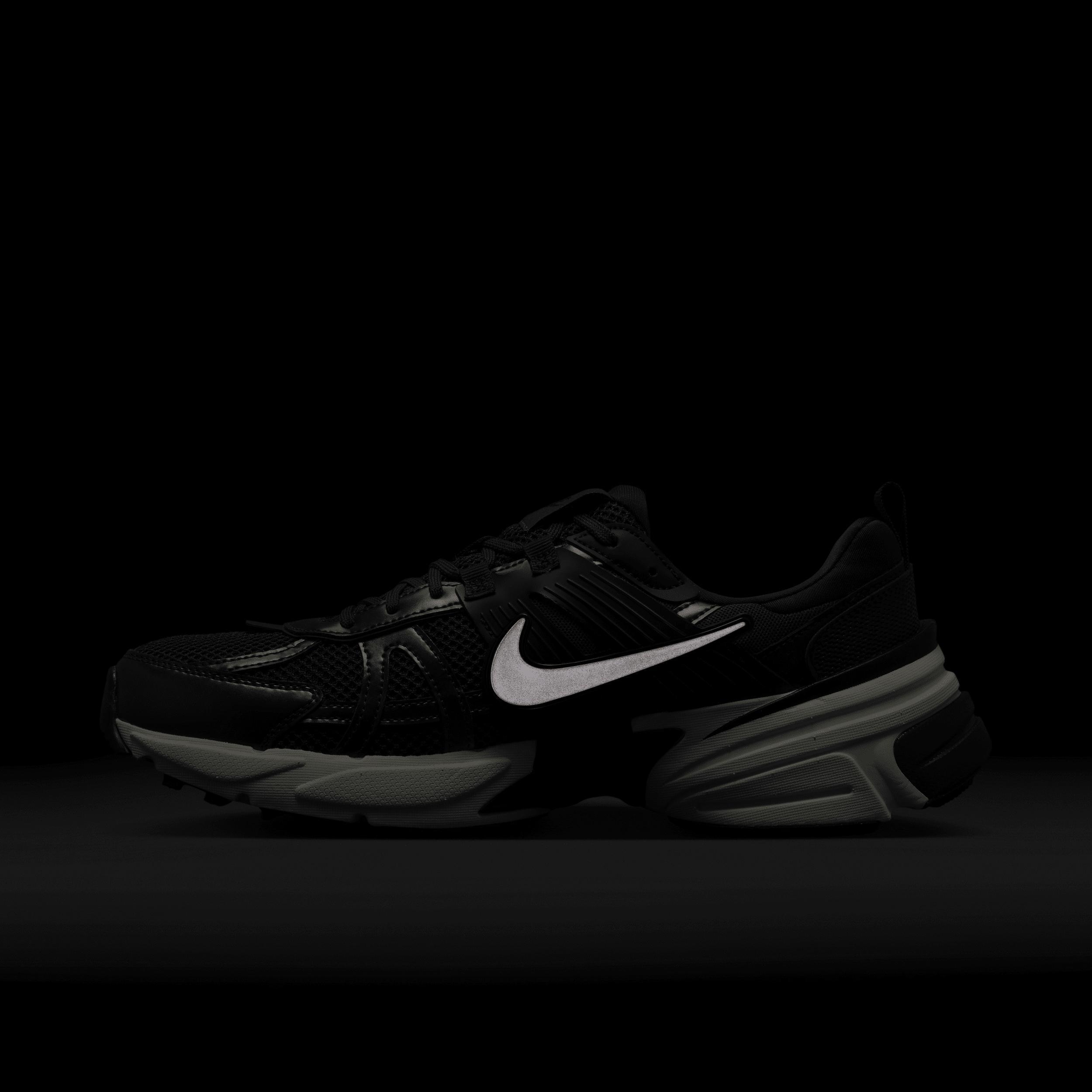 Nike Men's V2K Run Shoes Product Image