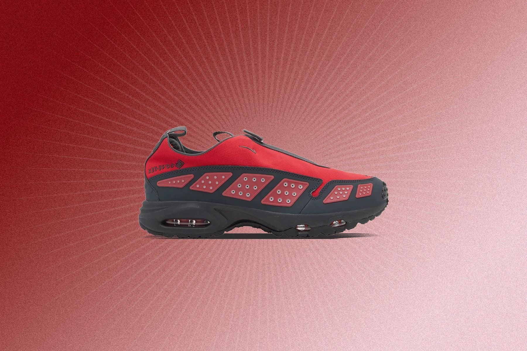 Women's Air Max SNDR GTX - Hyper Crimson/Dark Smoke Grey/Fire Red Female Product Image