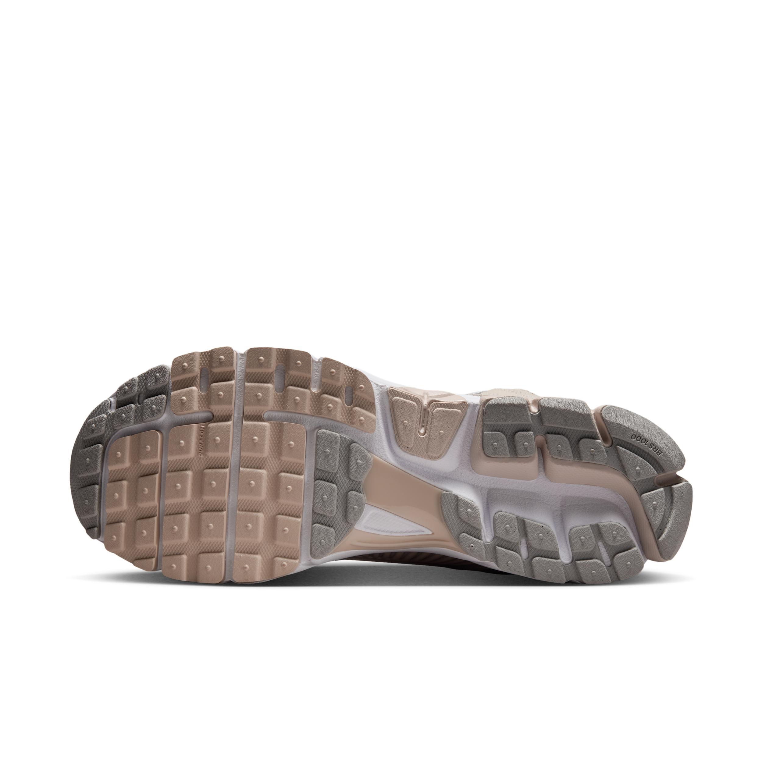 Nike Men's Zoom Vomero 5 Shoes Product Image