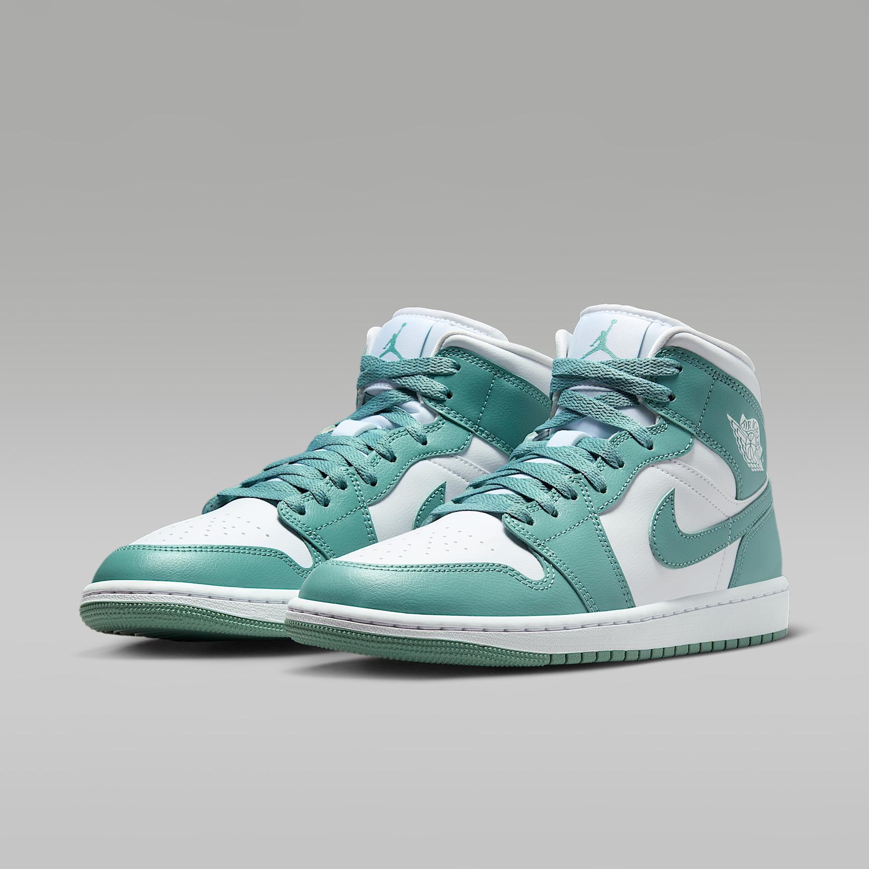 Air Jordan 1 Mid Women's Shoes Product Image
