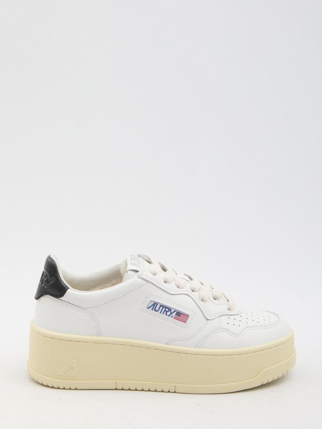 AUTRY Medalist Leather Sneakers In White Product Image