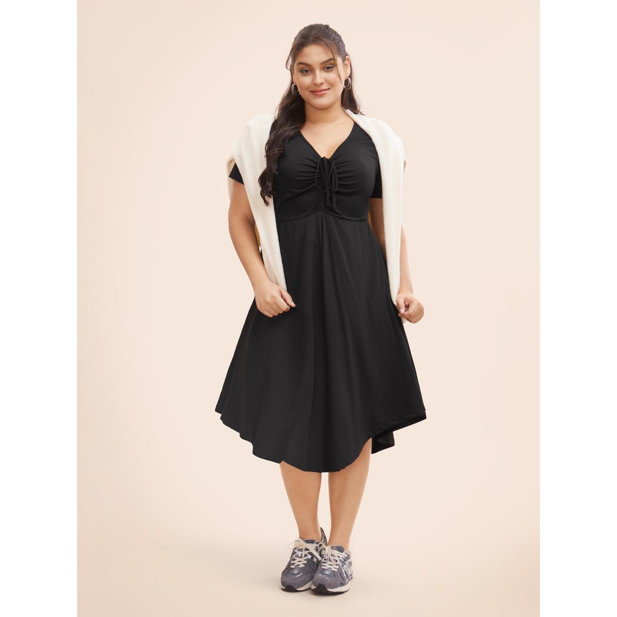 Plus Size Solid Drawstring Ruched Curved Hem Dress Black Women Elegant Gathered V-neck Short sleeve Curvy BloomChic 14-16/1X Product Image