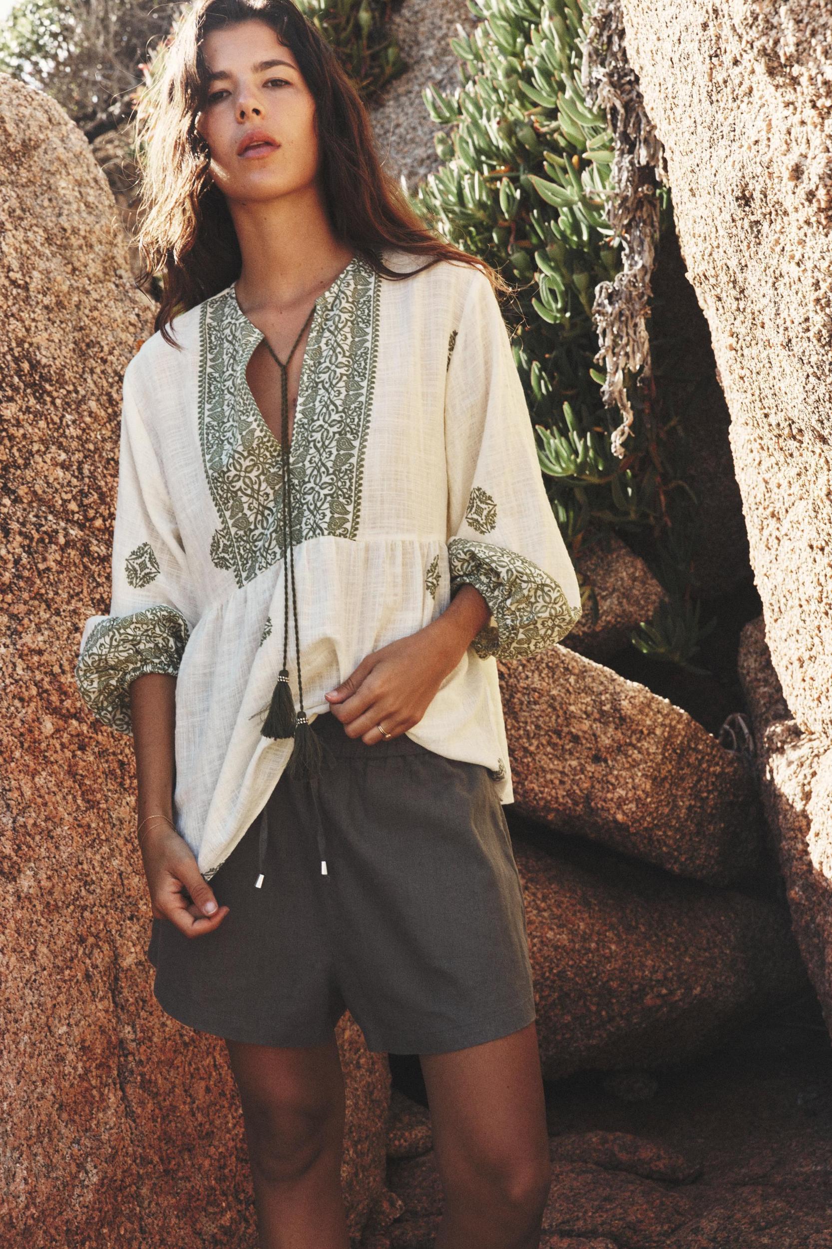 PRINTED RUSTIC BLOUSE Product Image