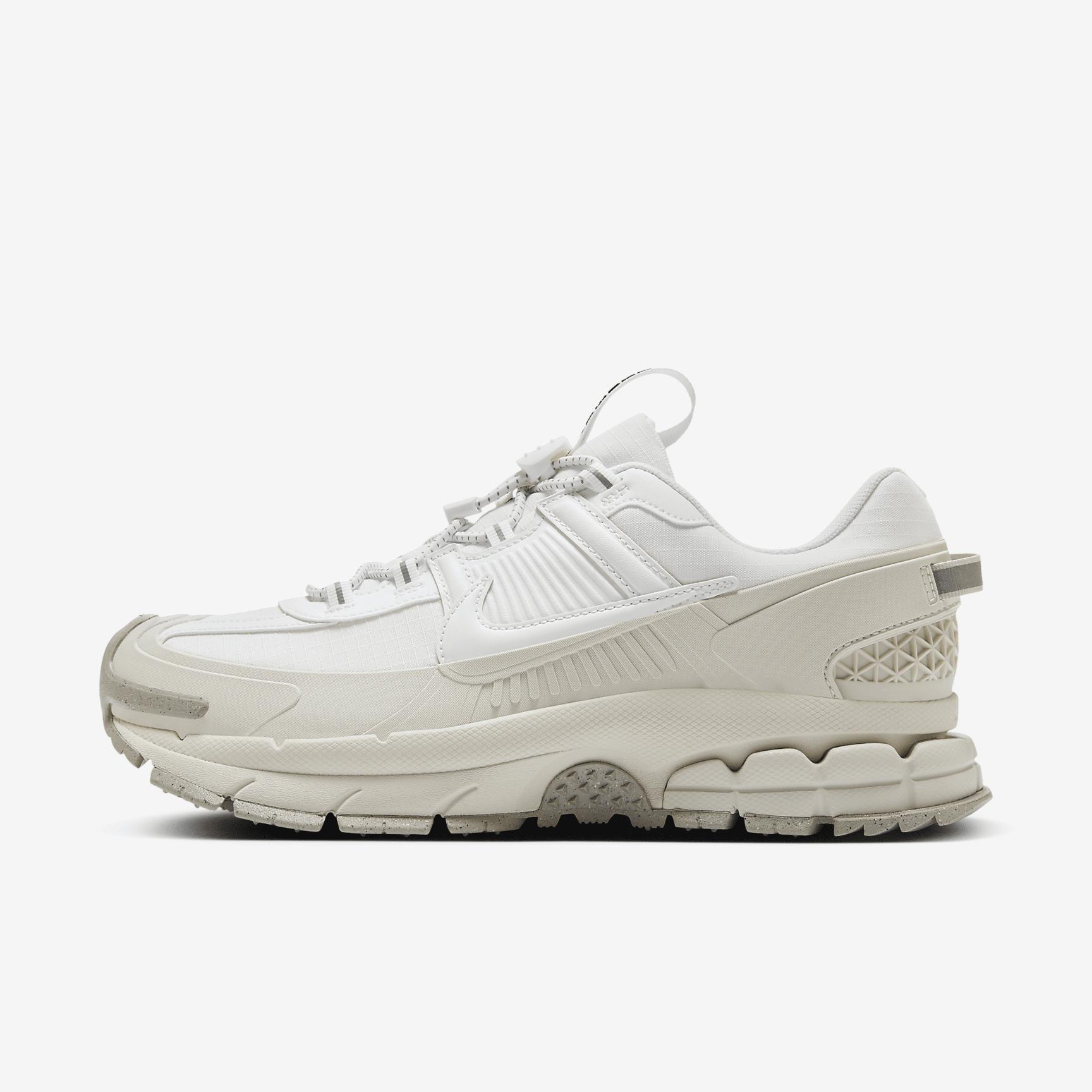 Nike Mens Zoom Vomero Roam Casual Shoes in College Grey/Vast Grey/White Product Image