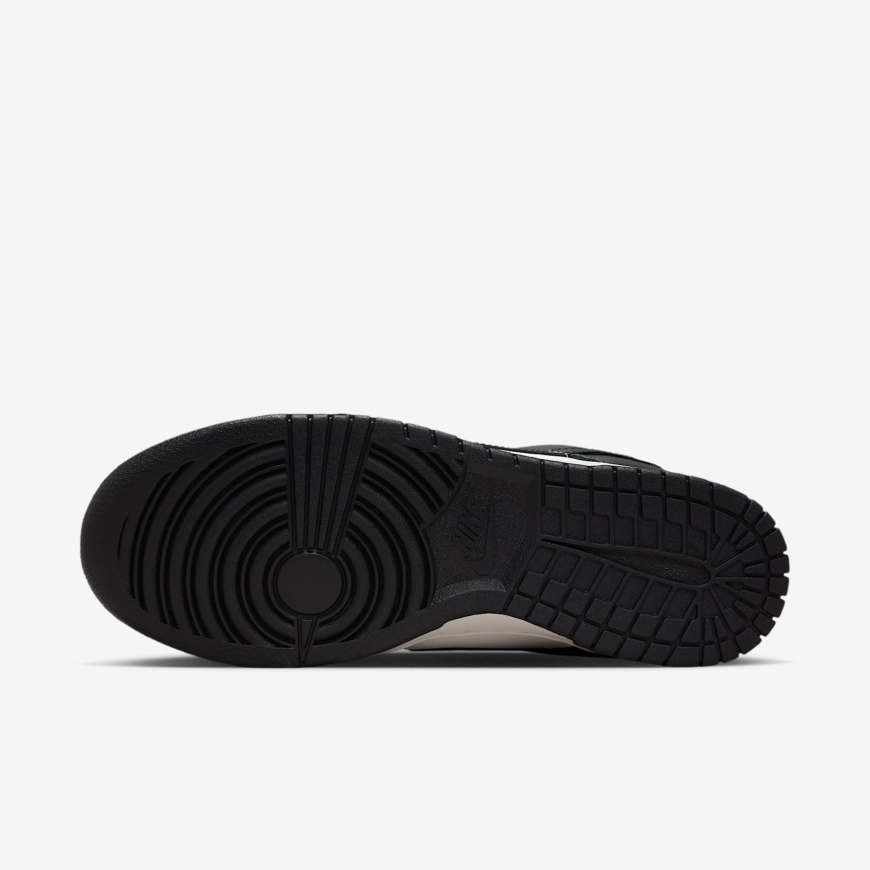 Nike Women's Dunk Low SE Shoes Product Image