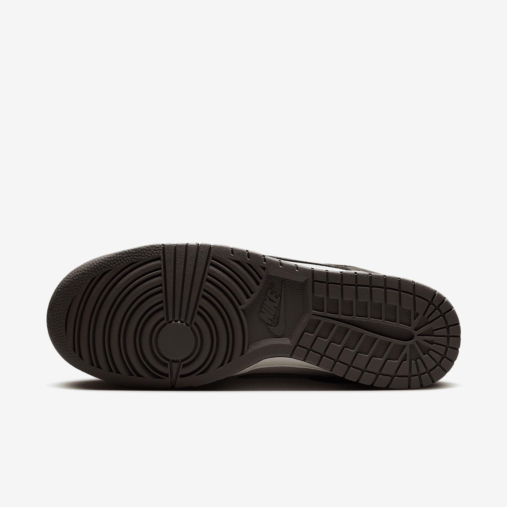 Nike Men's Dunk Low Retro SE Leather/Suede Shoes Product Image