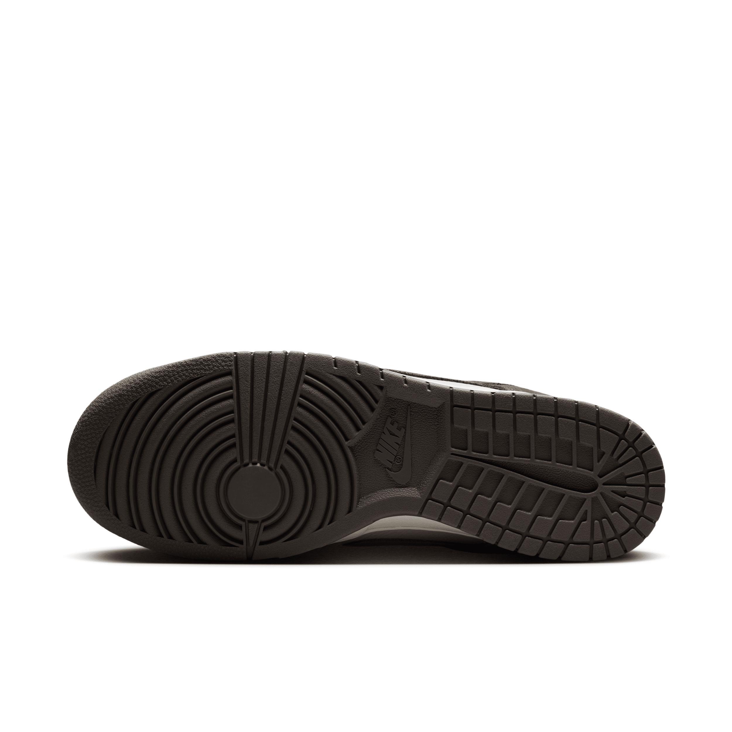 Nike Men's Dunk Low Retro SE Leather/Suede Shoes Product Image