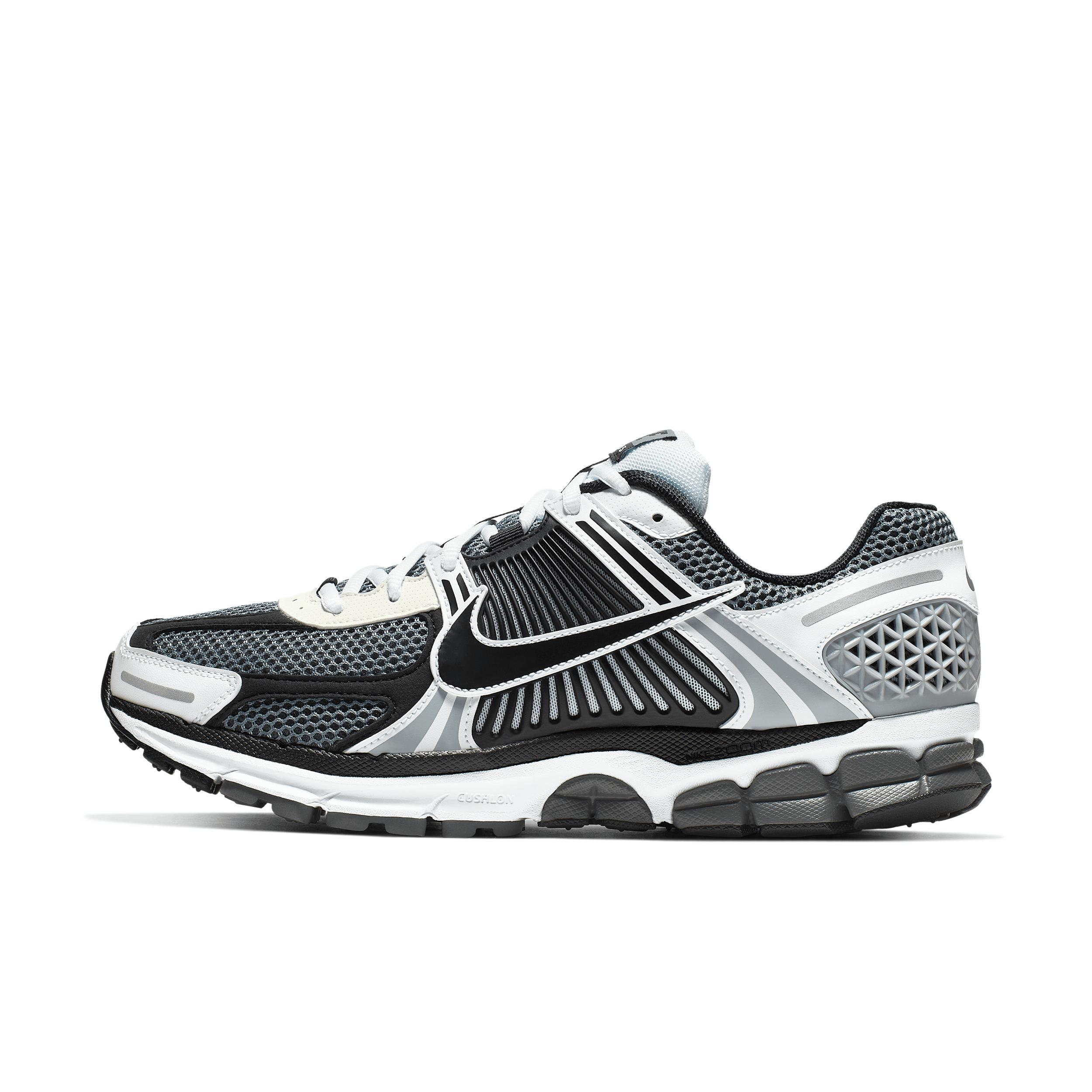 Nike Men's Zoom Vomero 5 SE SP Shoes Product Image