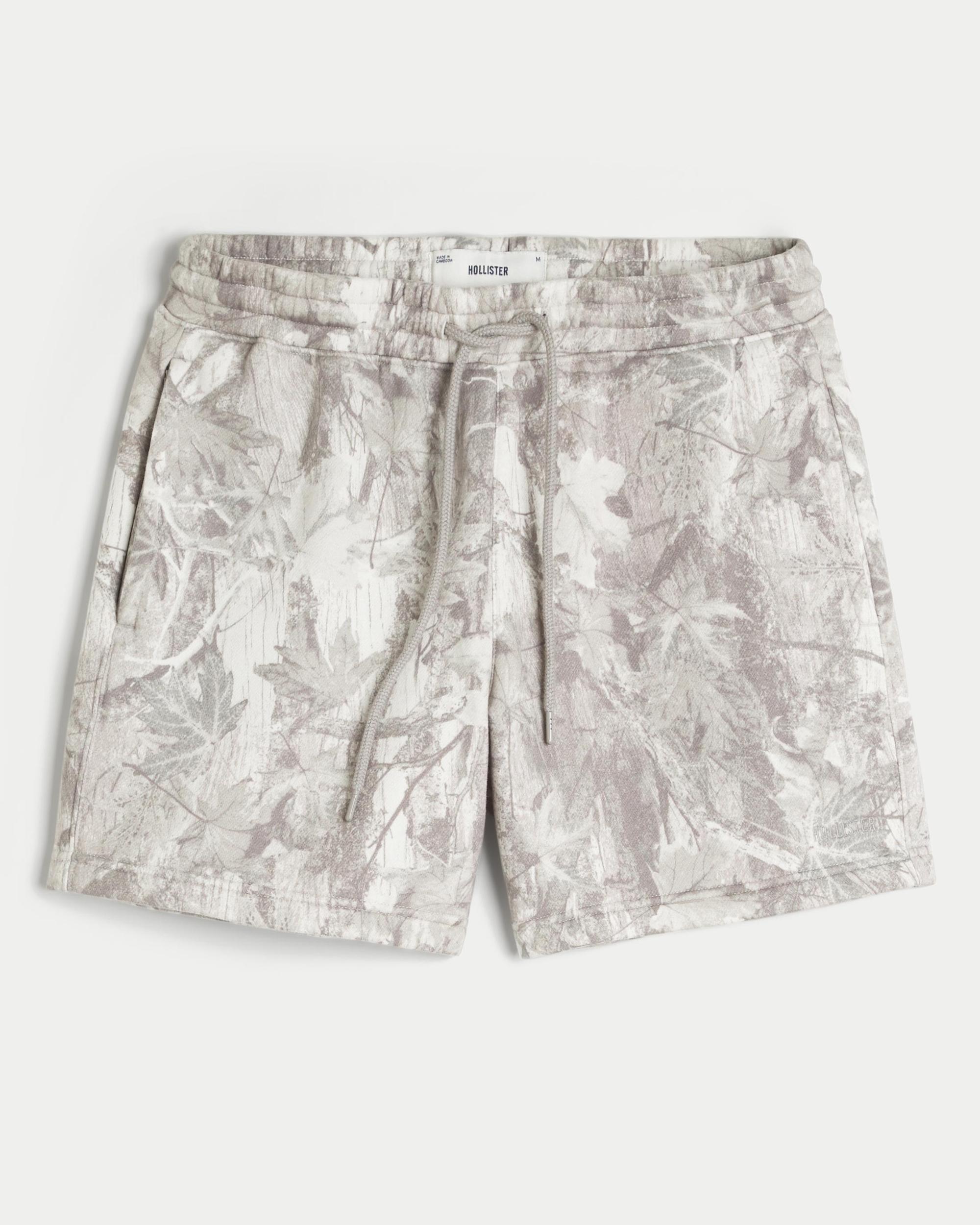 Mid-Thigh Camo Loose Fleece Shorts Product Image
