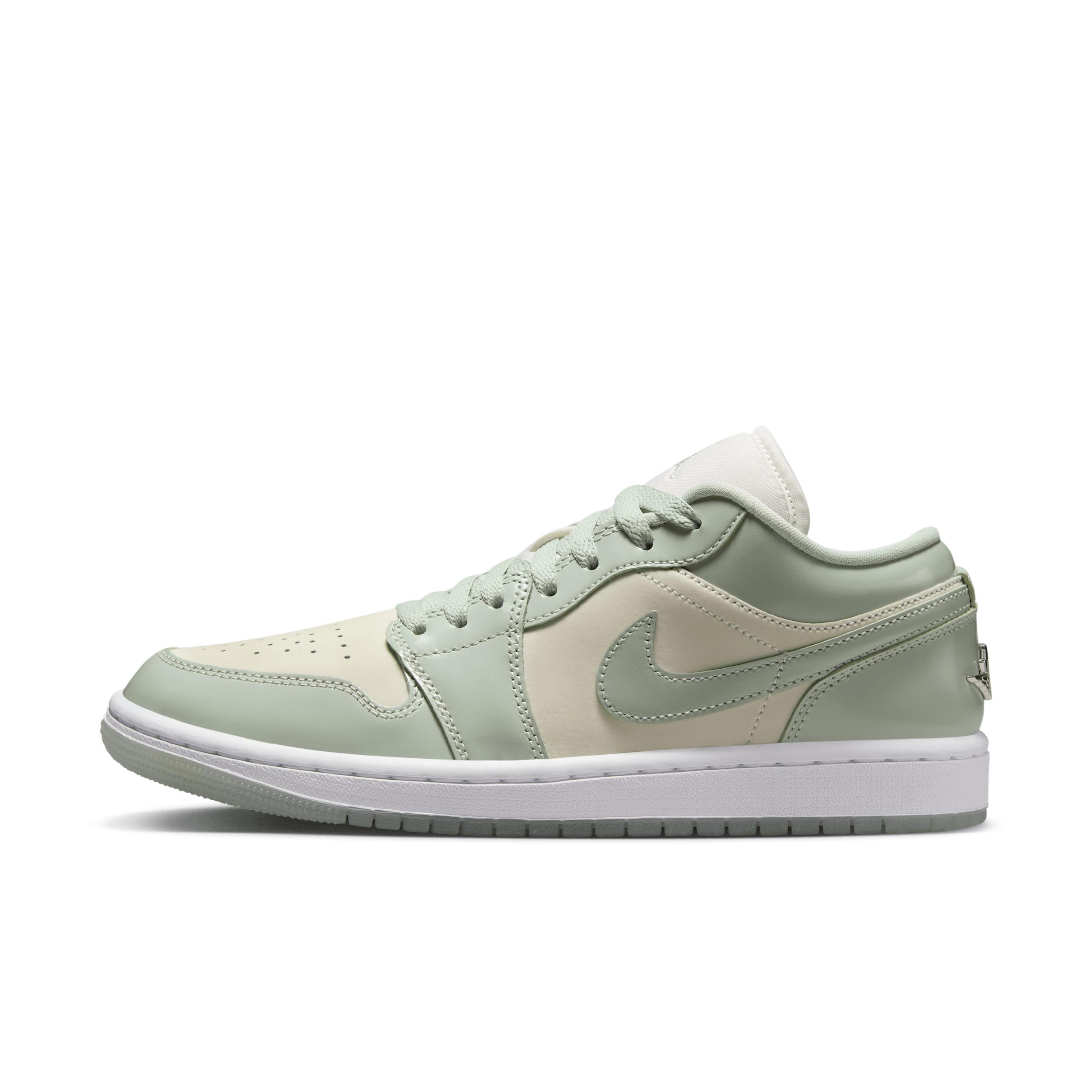 Jordan Womens Air 1 Low SE Casual Shoes Product Image