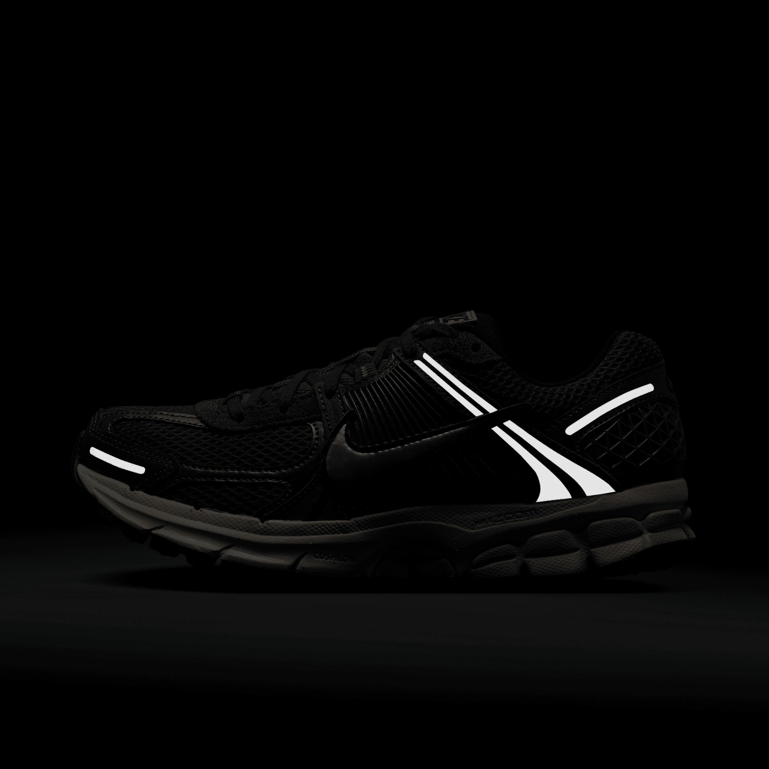 Nike Womens Zoom Vomero 5 Casual Shoes Product Image