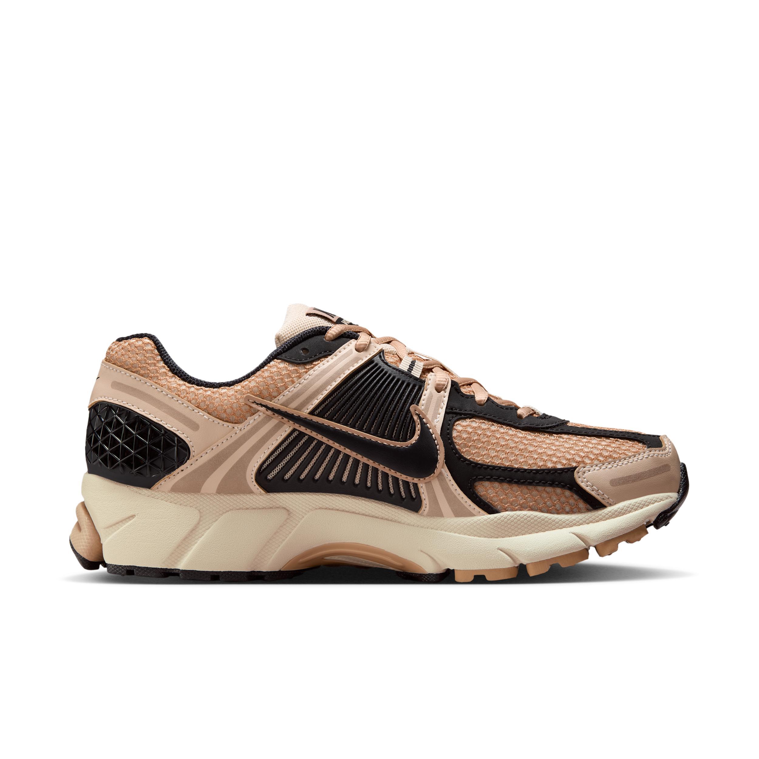 Nike Women's Zoom Vomero Shoes Product Image