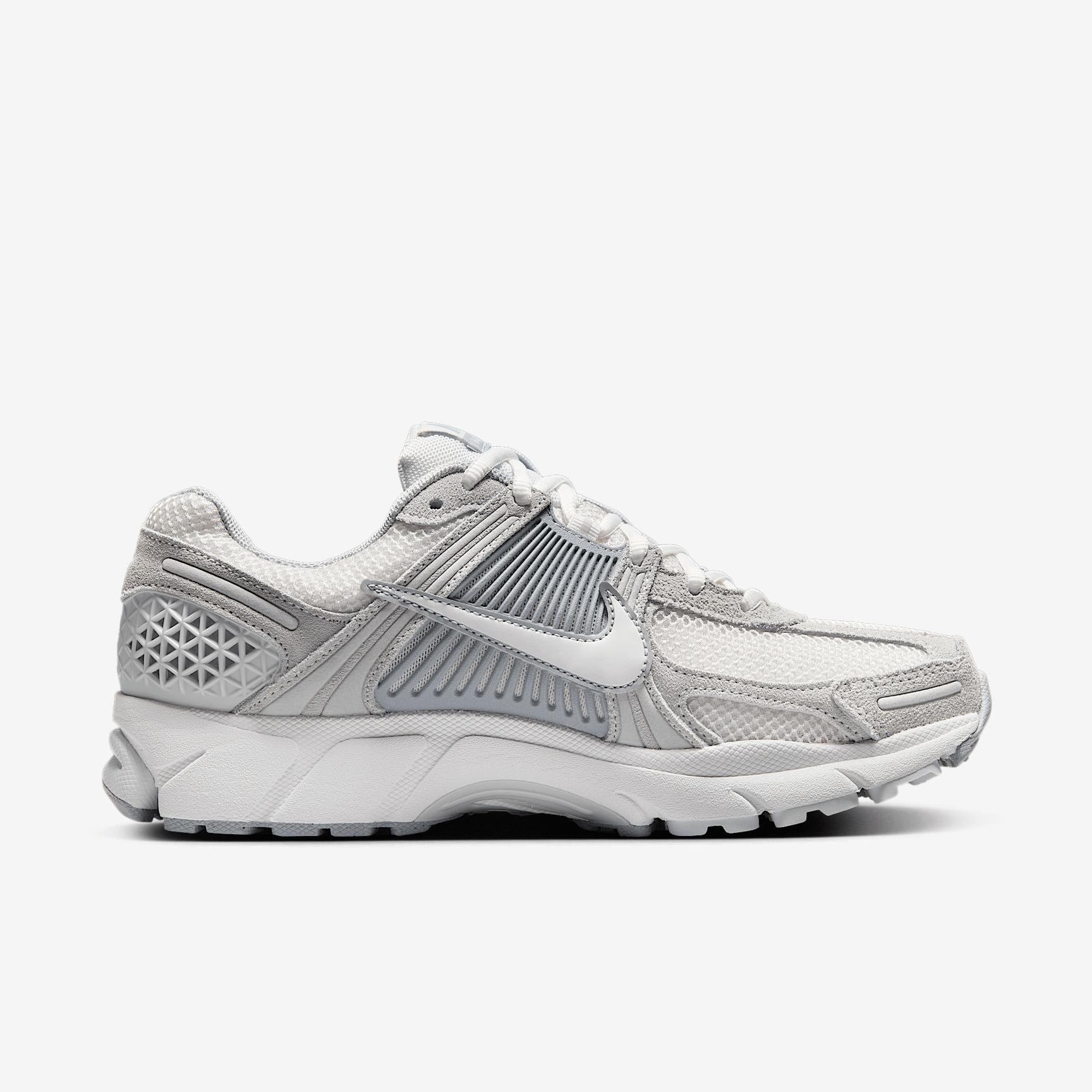 Nike Women's Zoom Vomero Shoes Product Image