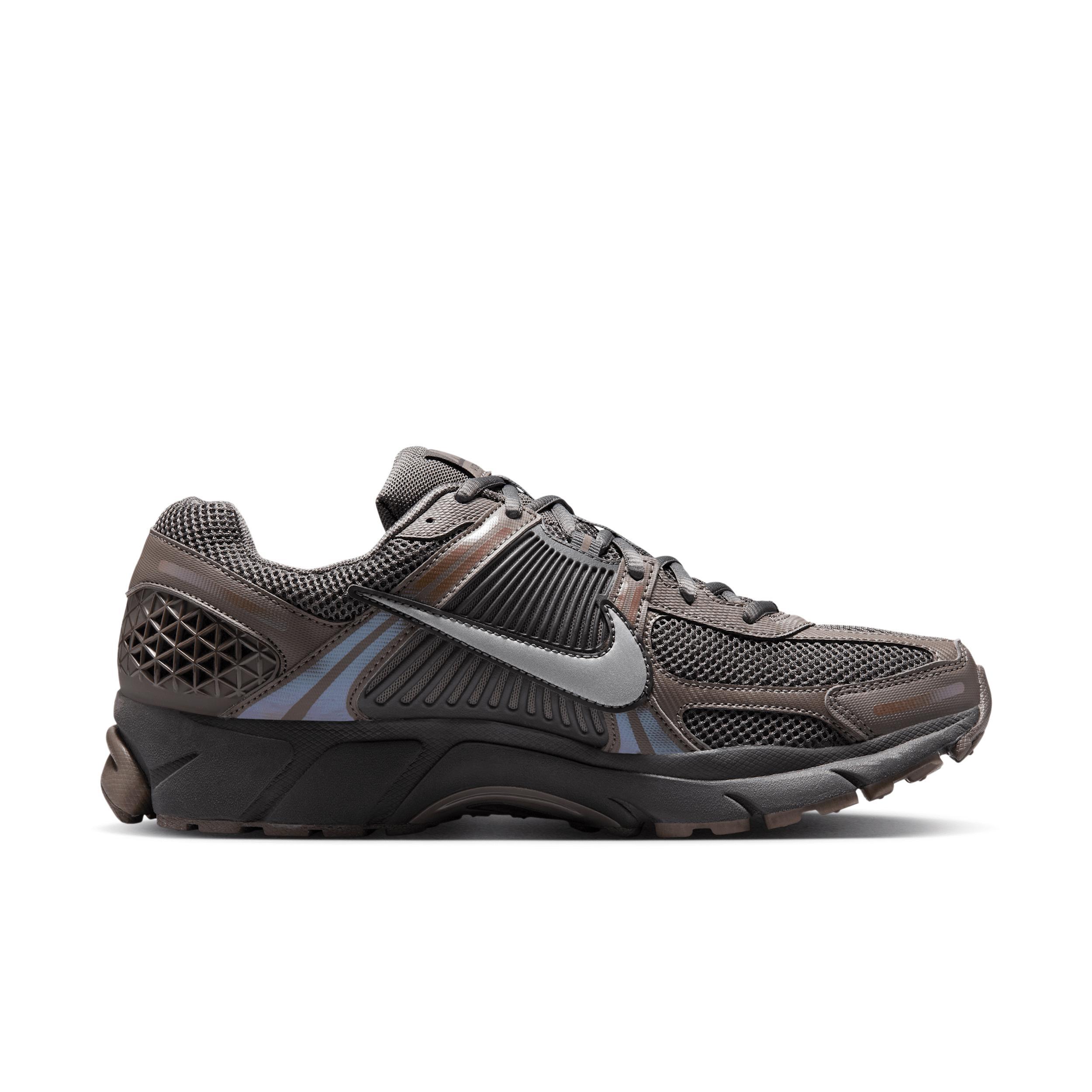 Nike Mens Zoom Vomero 5 Casual Shoes Product Image