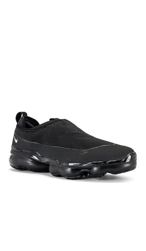 Nike Air Vapormax Moc Roam Sneaker in Black. - size 7.5 (also in 10, 10.5, 11, 11.5, 12, 7, 8, 8.5, 9, 9.5) Product Image