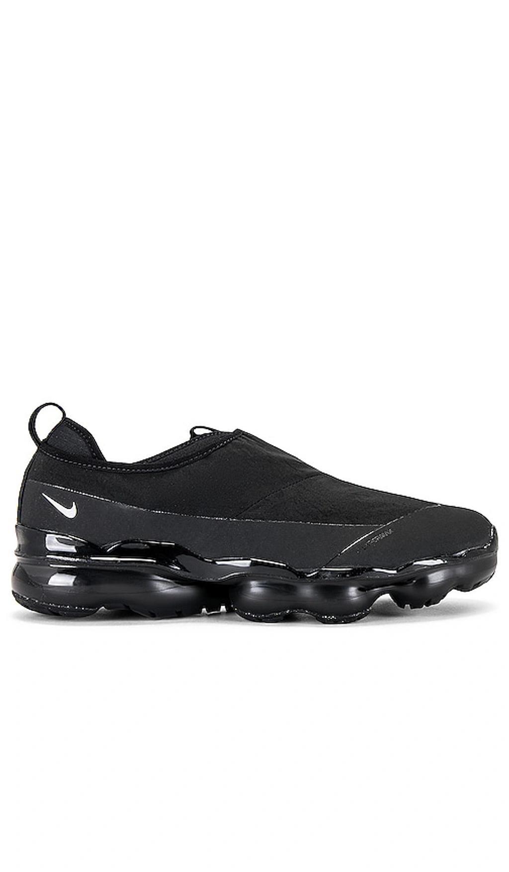Nike Air Vapormax Moc Roam Sneaker in Black. - size 7.5 (also in 10, 10.5, 11, 11.5, 12, 7, 8, 8.5, 9, 9.5) Product Image