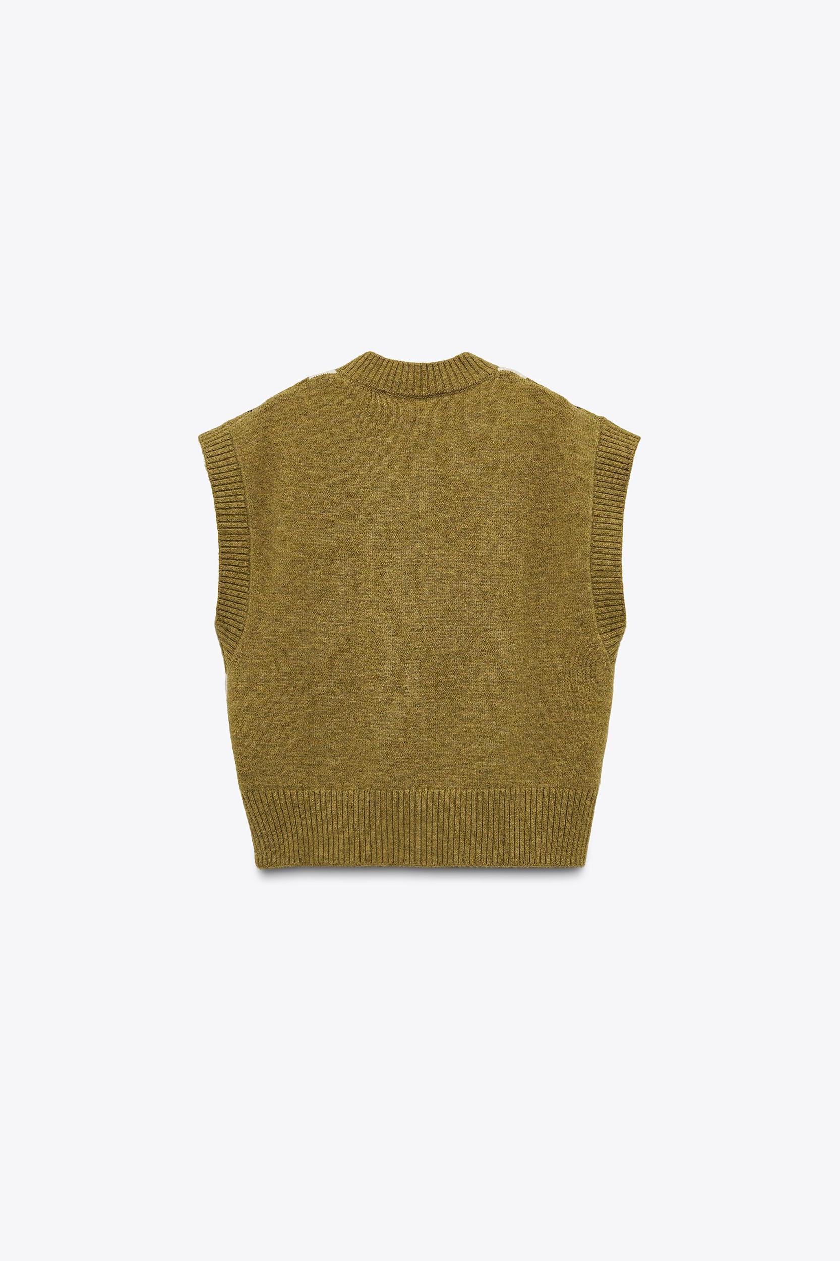 ARGYLE JACQUARD SWEATER VEST Product Image